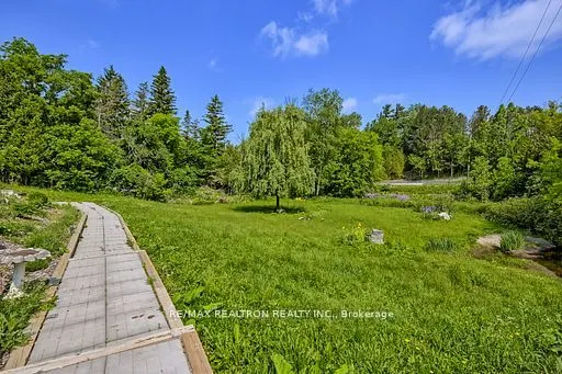 2821 Mount Albert Road