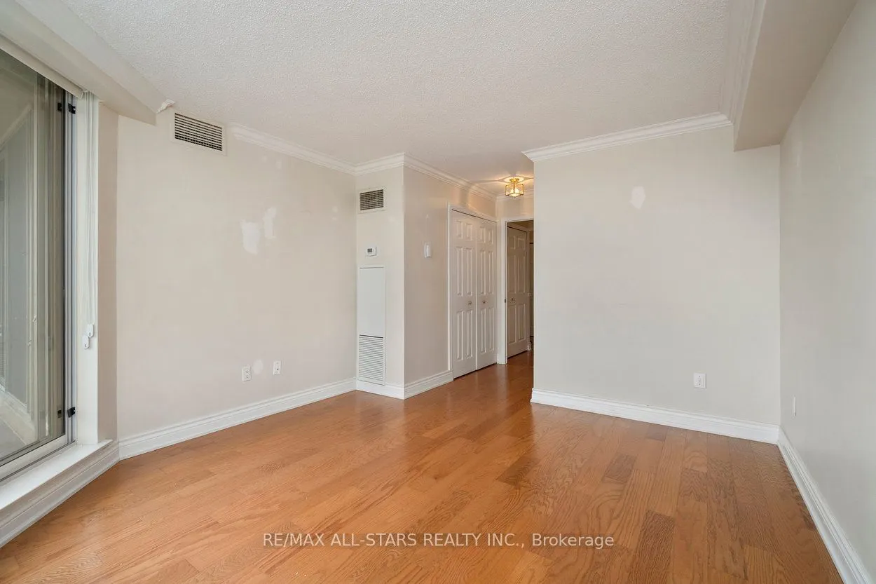 610 Bullock Drive, #404