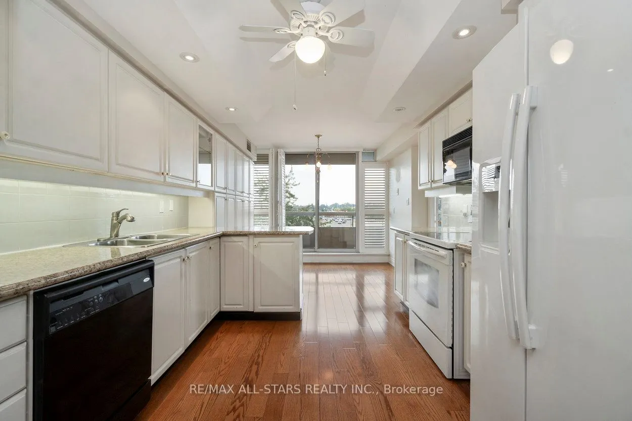 610 Bullock Drive, #404
