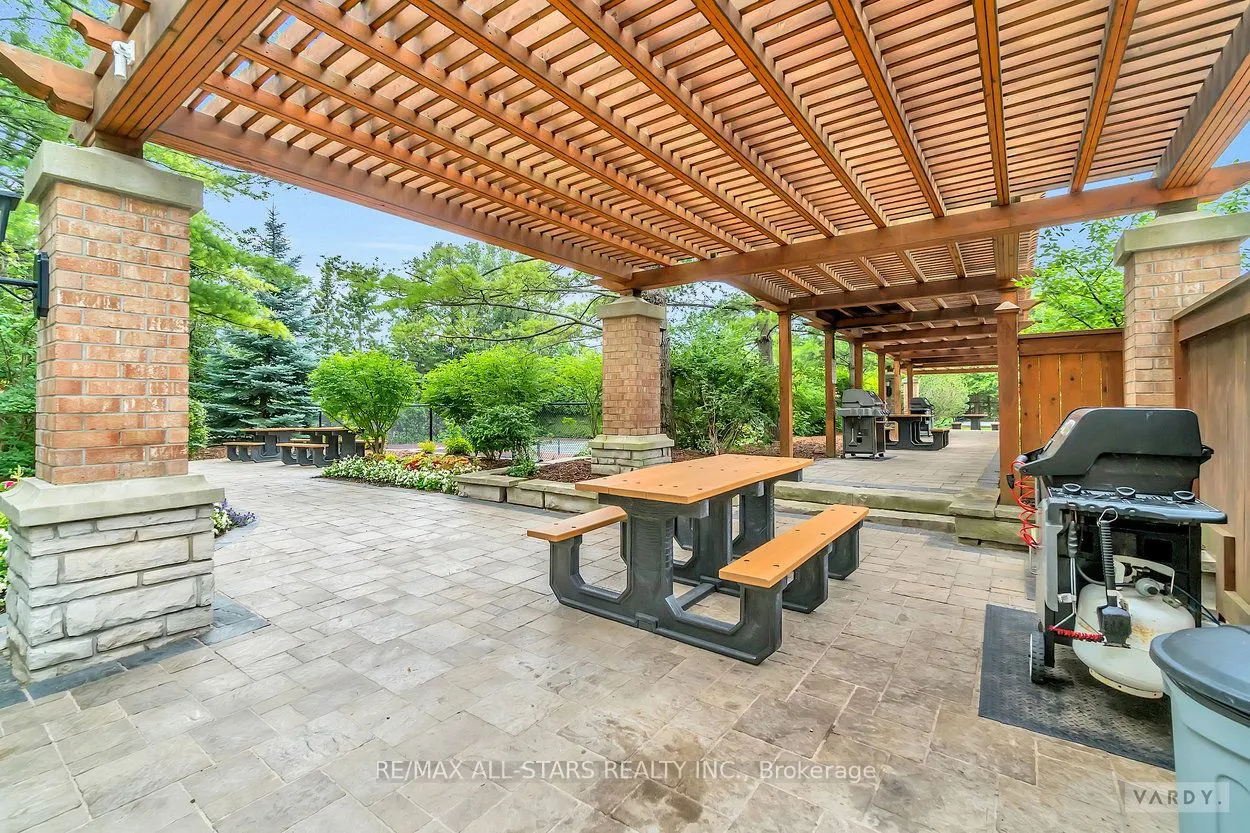 610 Bullock Drive, #404