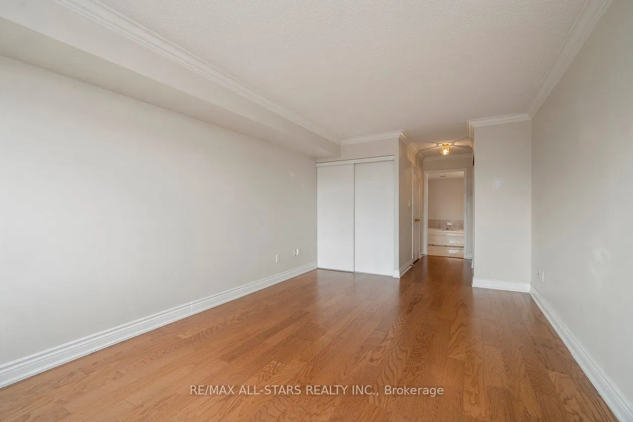 610 Bullock Drive, #404