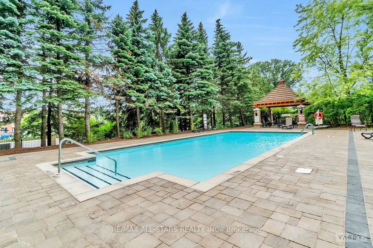 610 Bullock Drive, #404