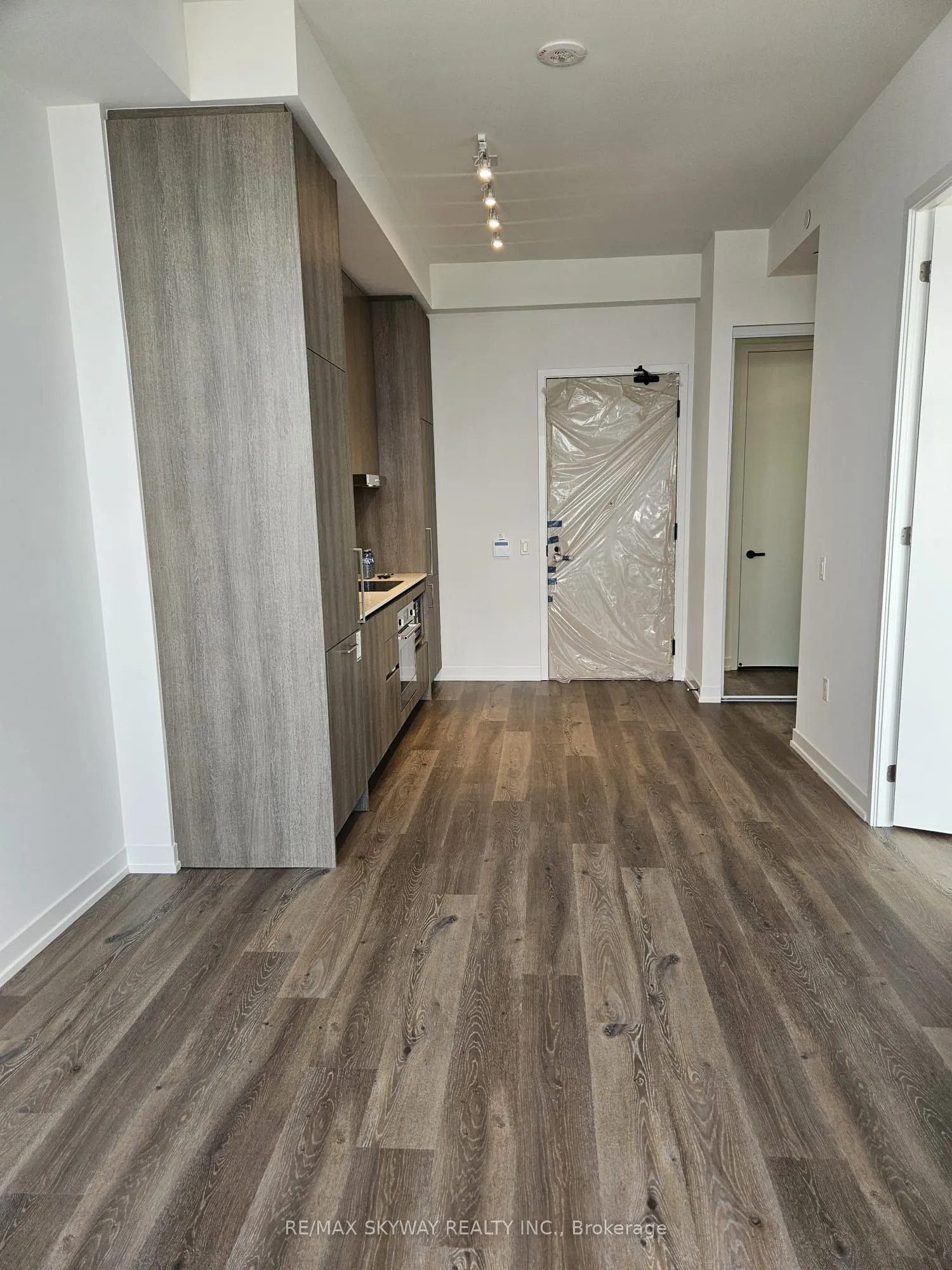 225 Commerce Street, #5810