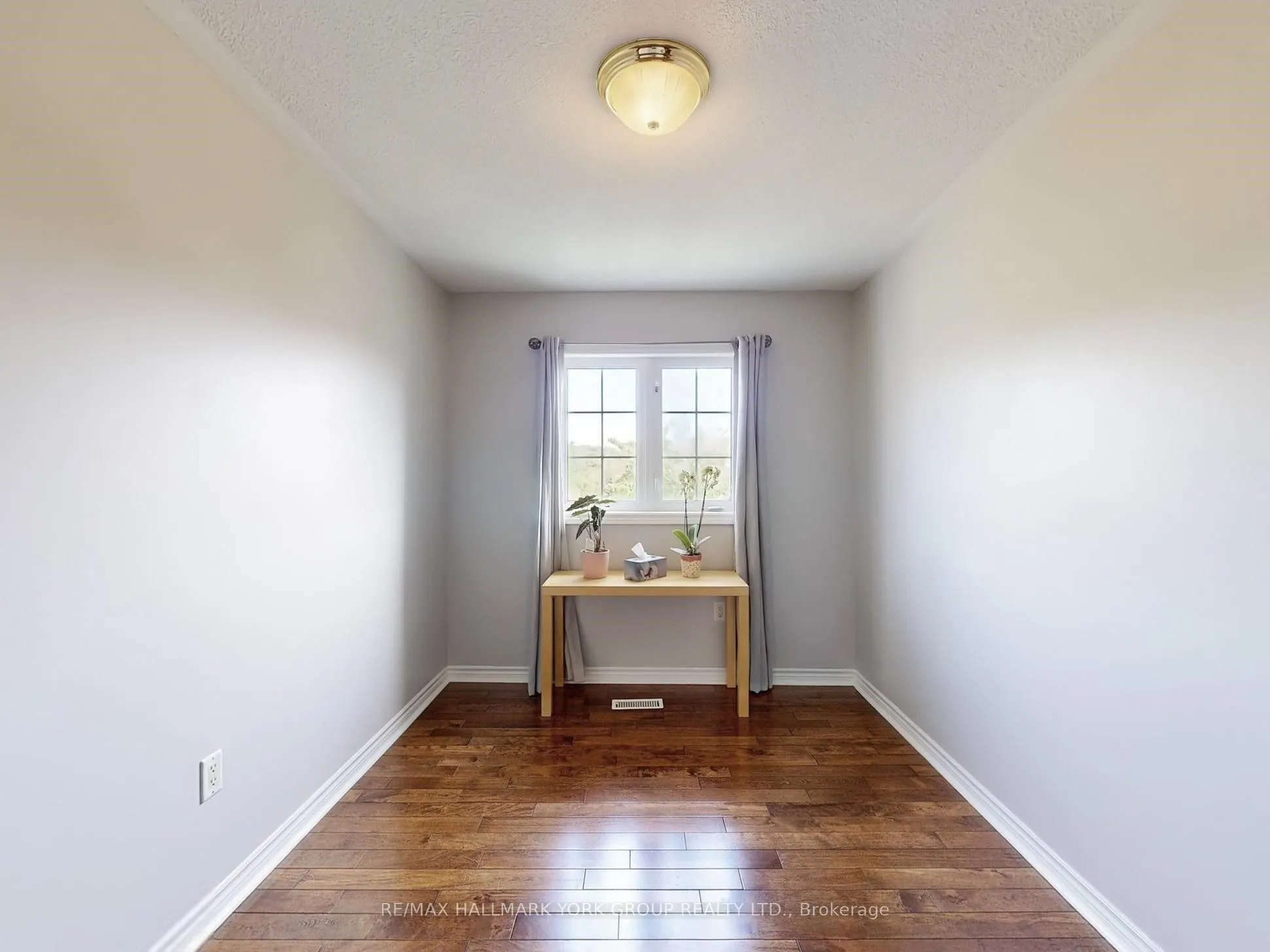 1 Lander Crescent