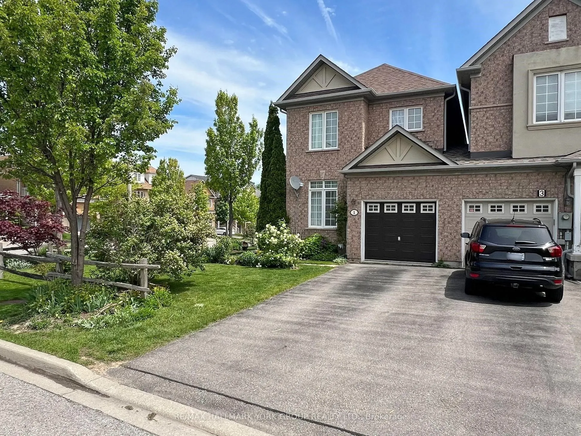1 Lander Crescent