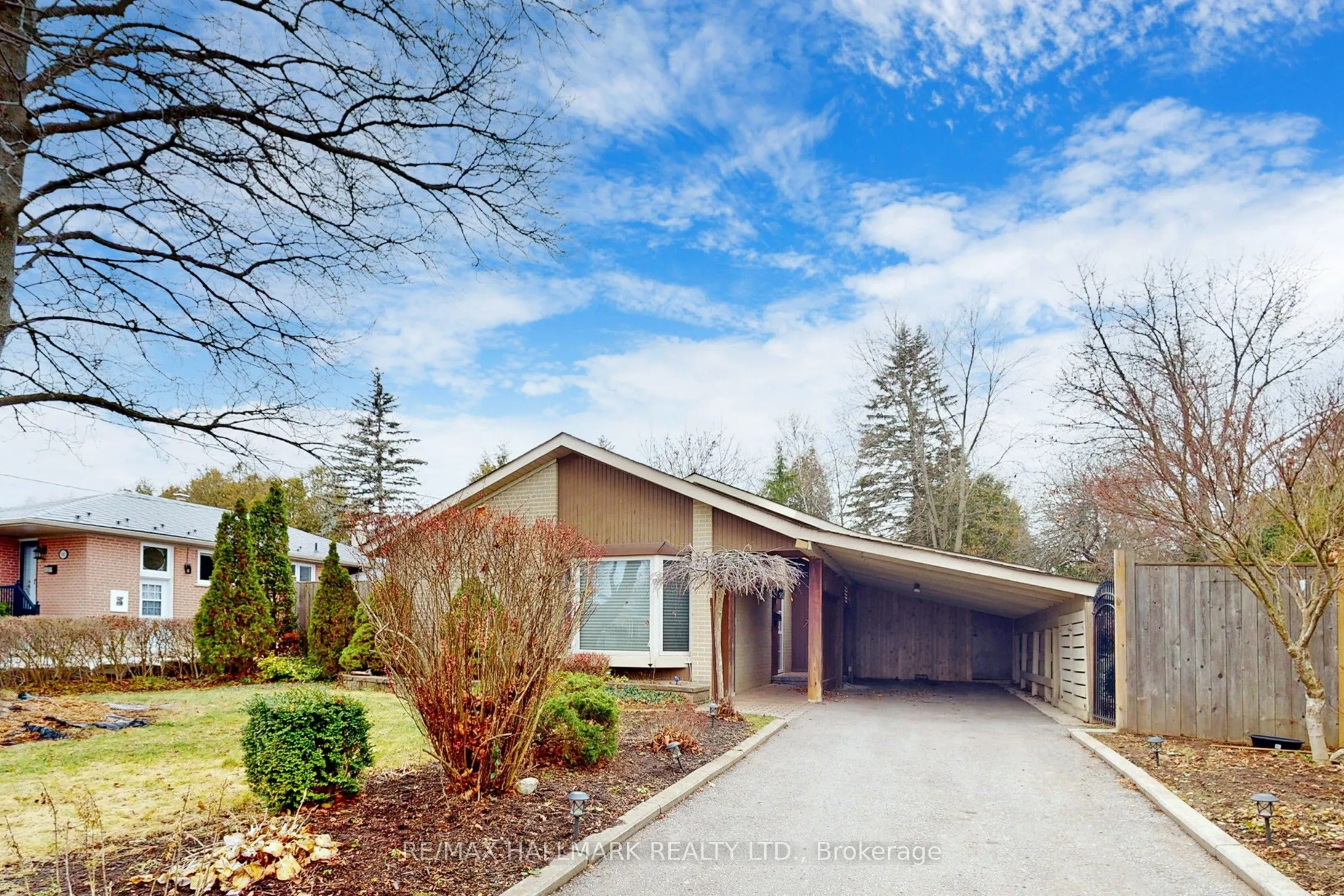16 Knowles Crescent