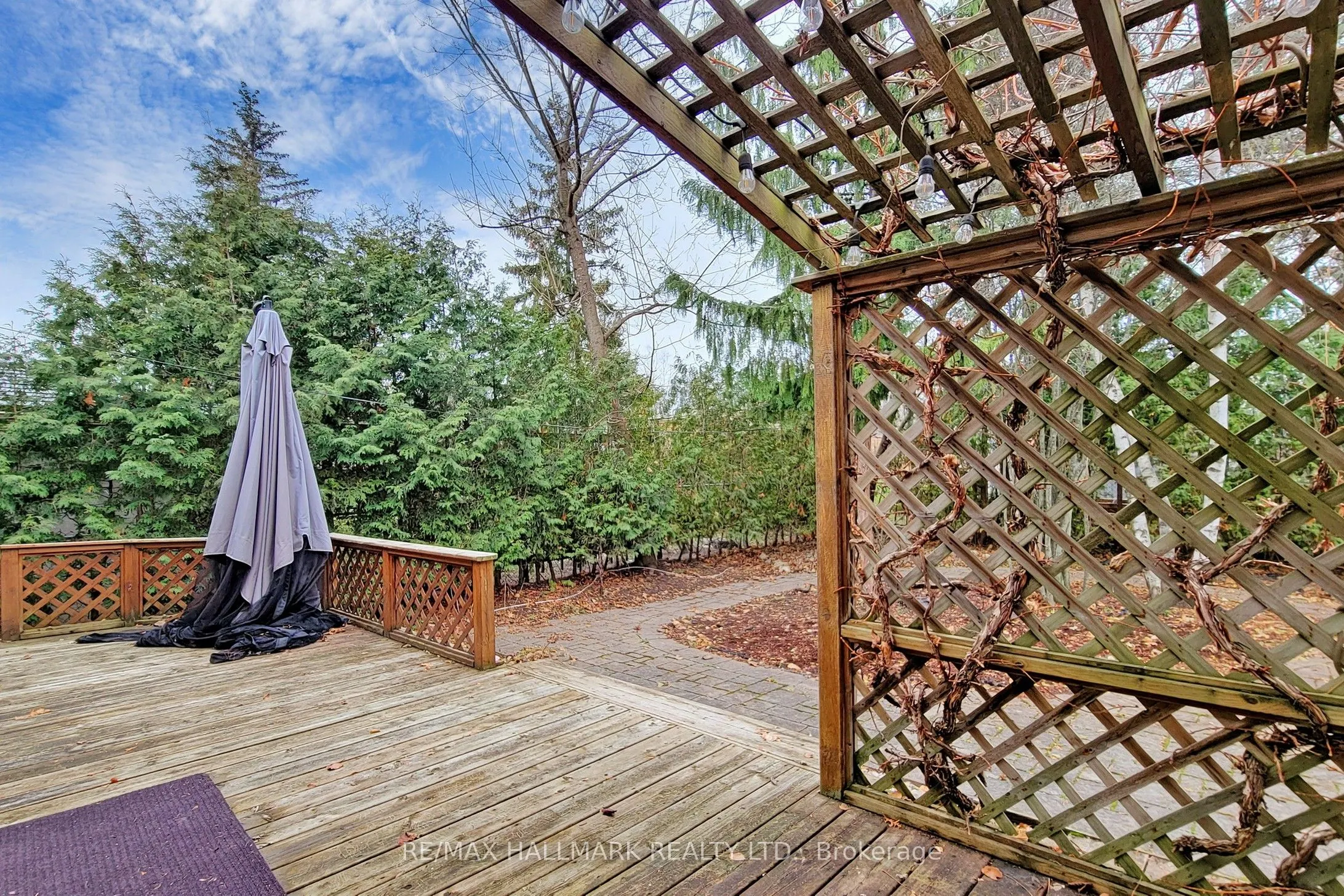 16 Knowles Crescent