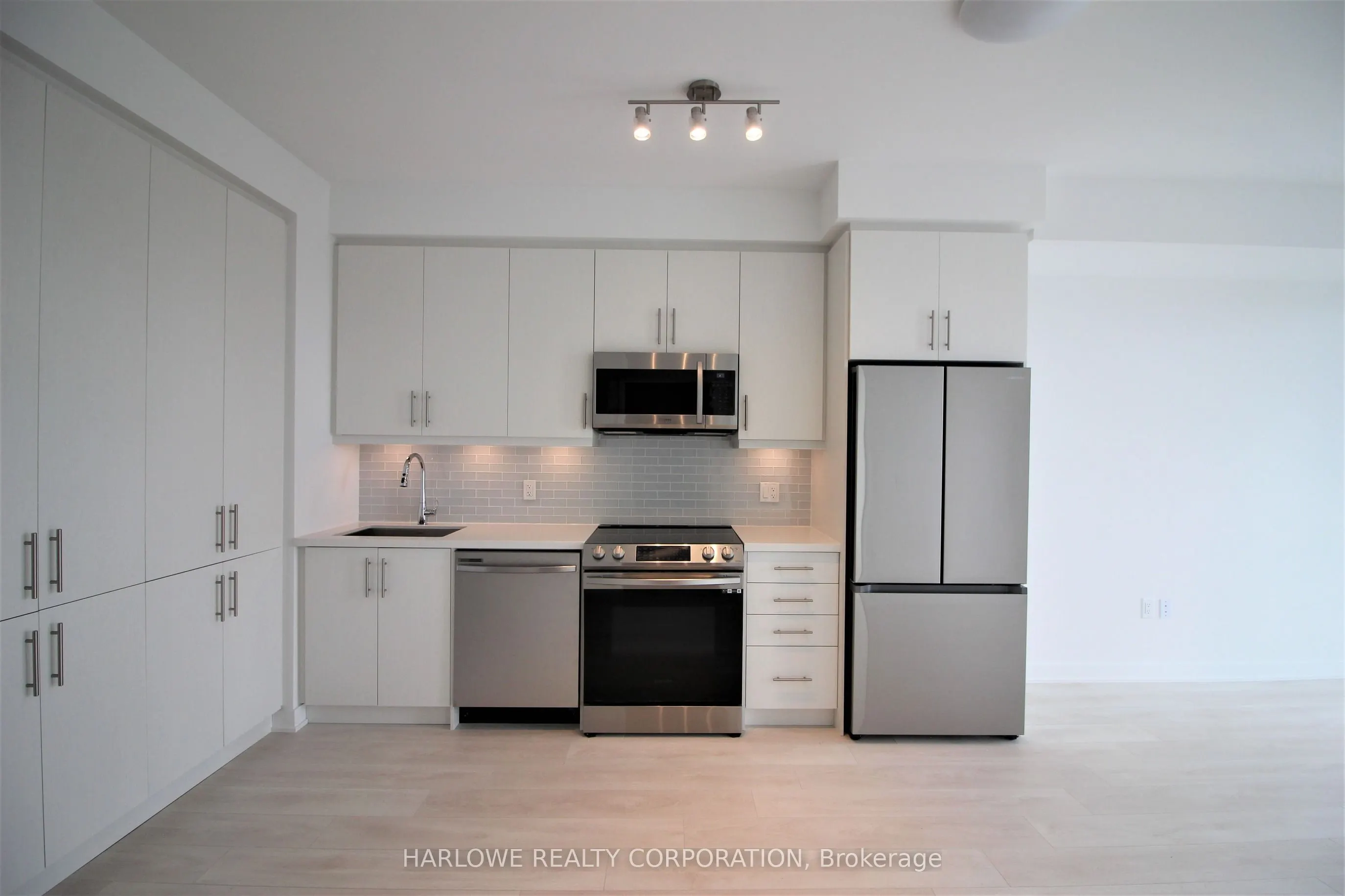 95 Oneida Crescent, #1702