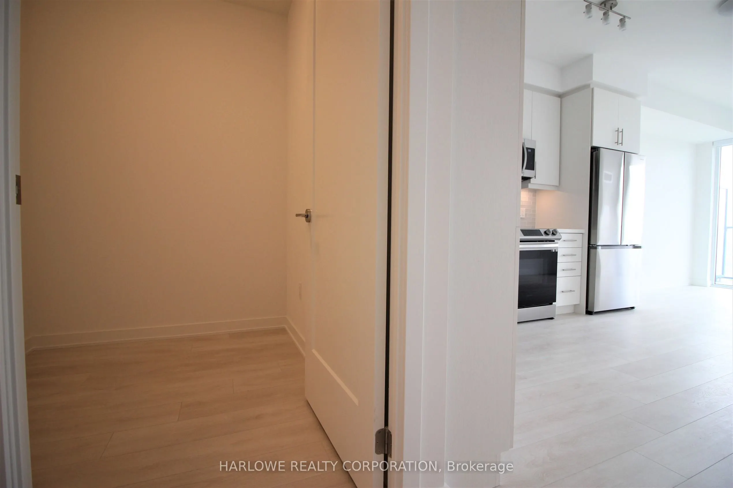 95 Oneida Crescent, #1702