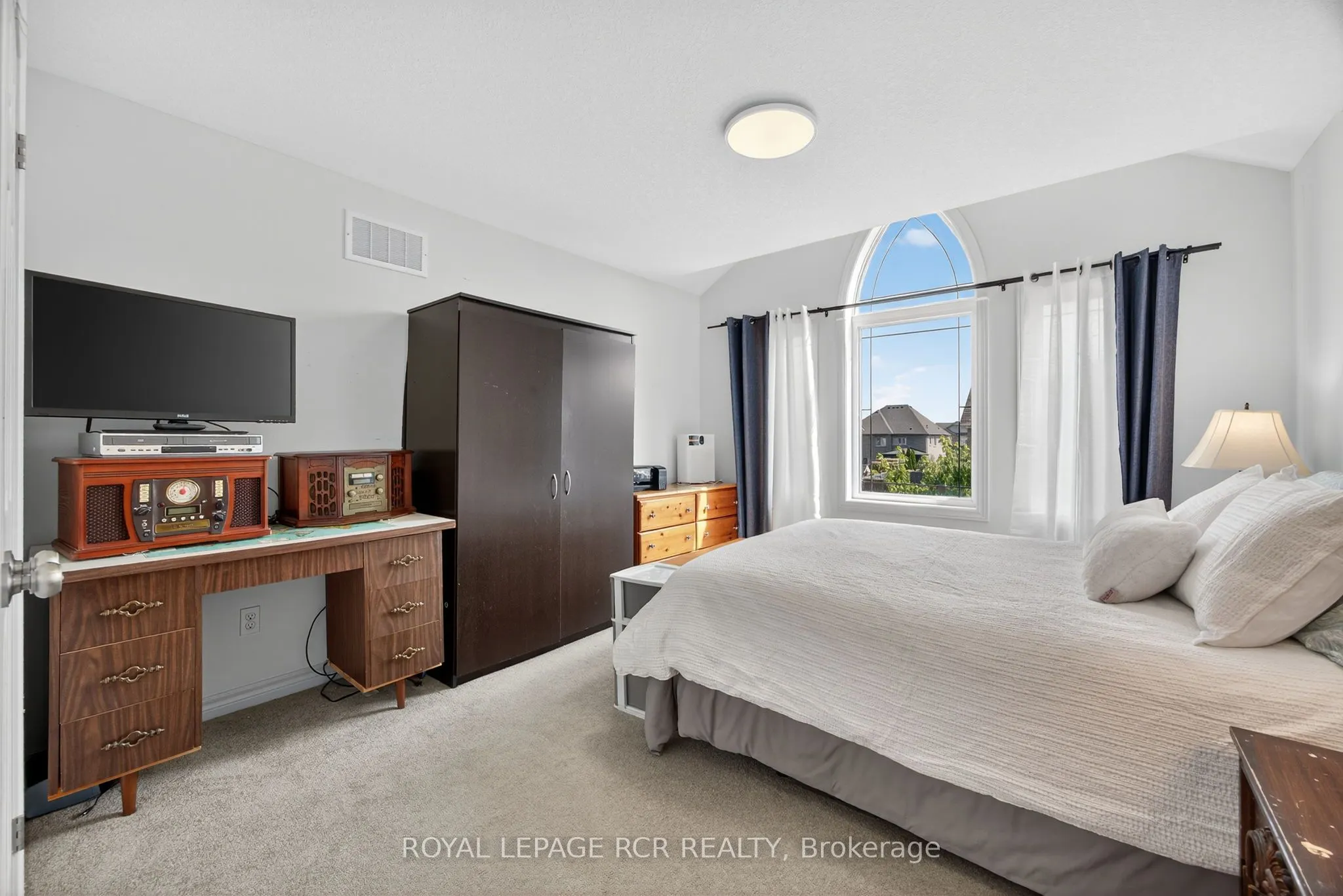2 Irwin Crescent