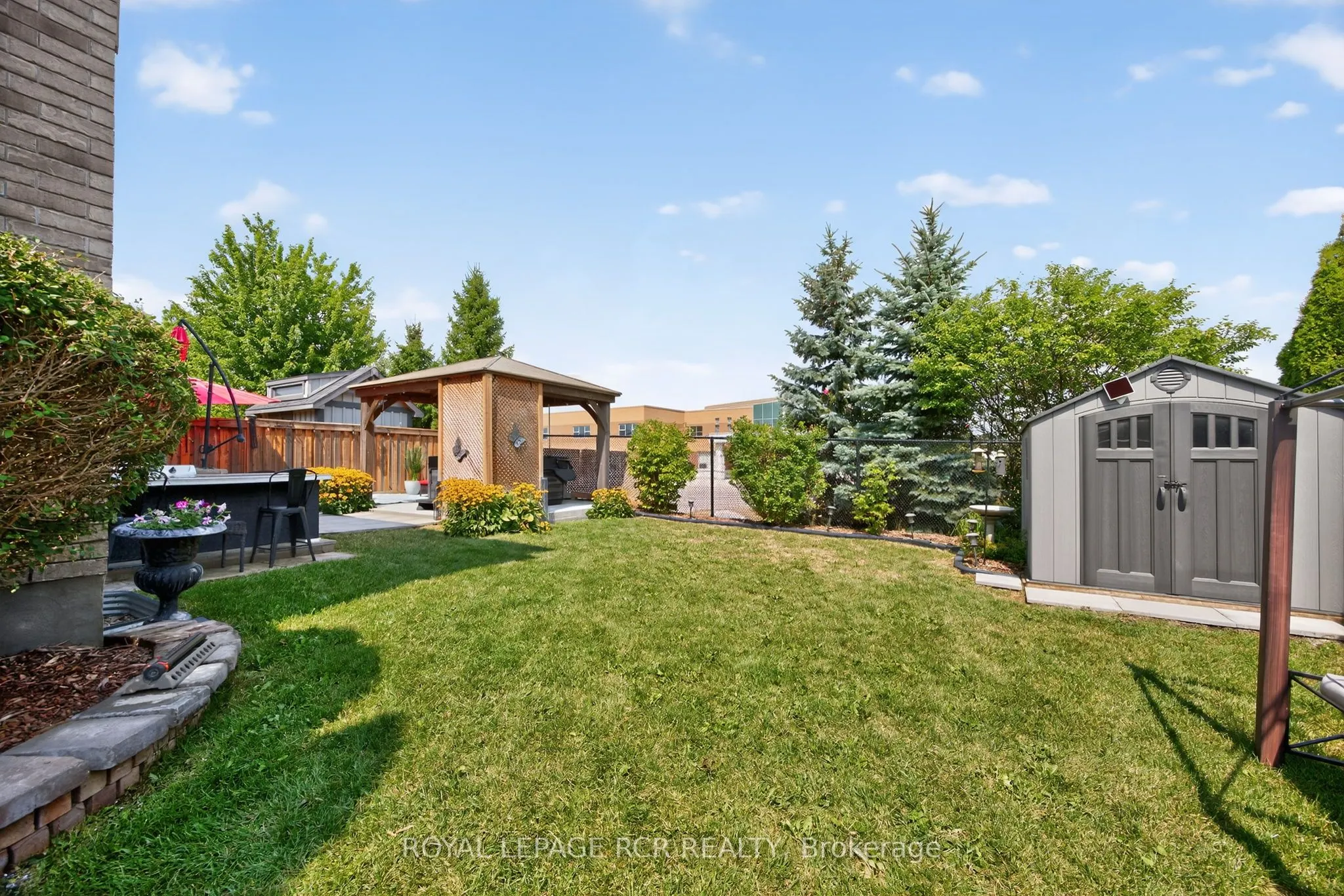 2 Irwin Crescent