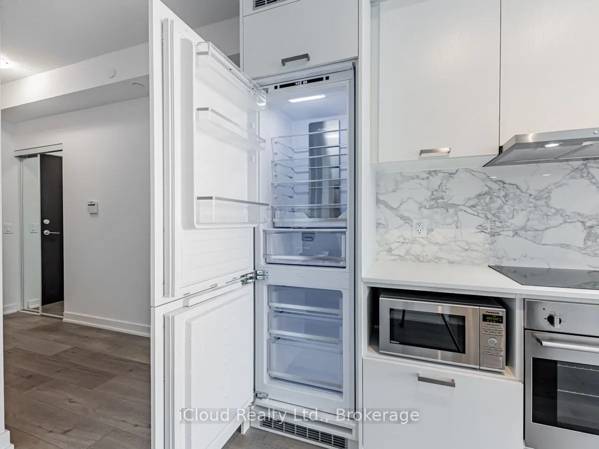 38 Honeycrisp Crescent, #1011