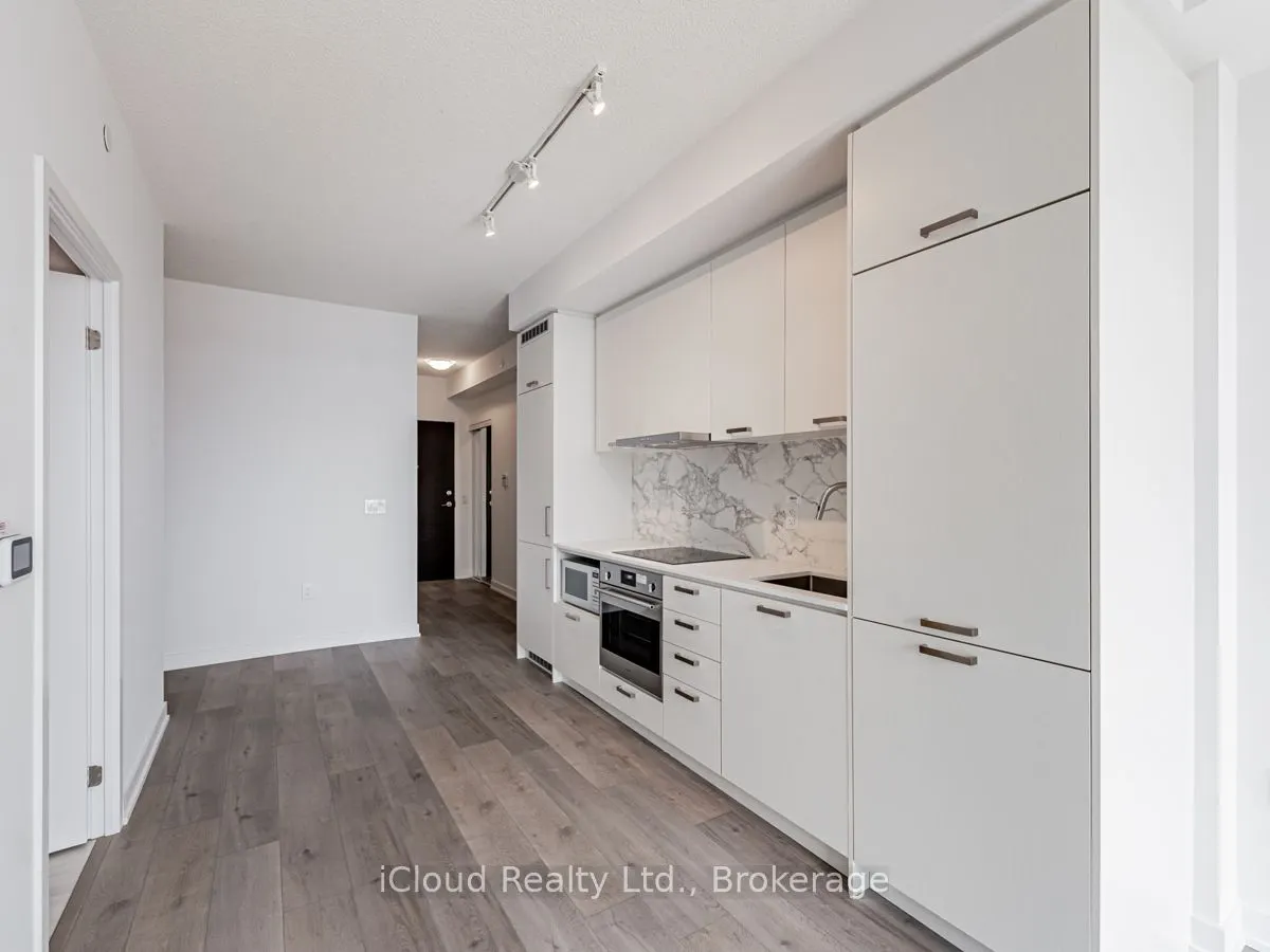 38 Honeycrisp Crescent, #1011