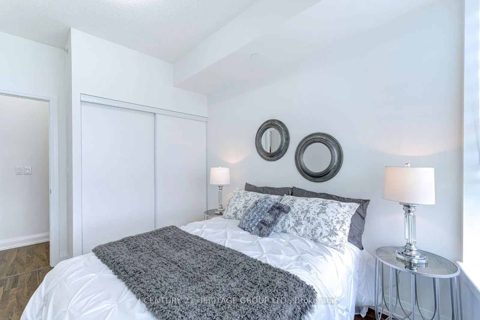 7171 Yonge Street, #1112