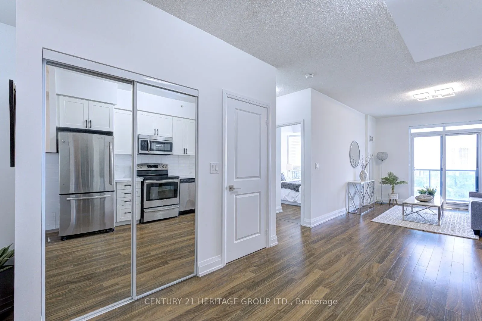 7171 Yonge Street, #1112