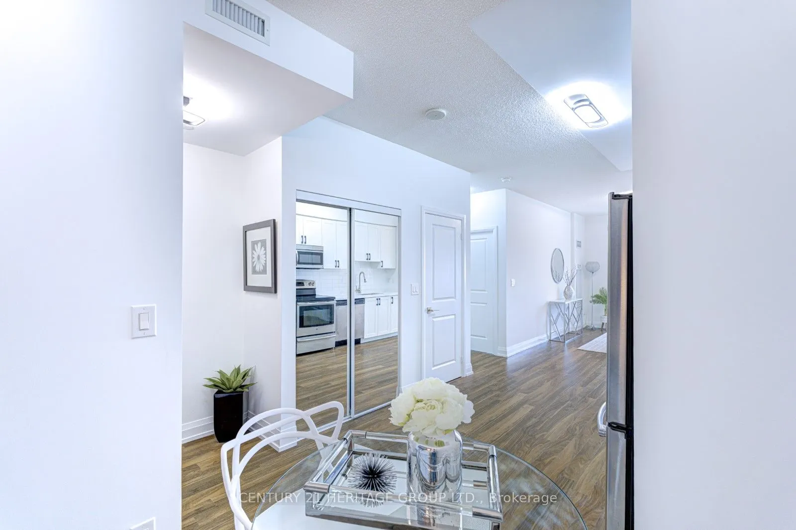 7171 Yonge Street, #1112