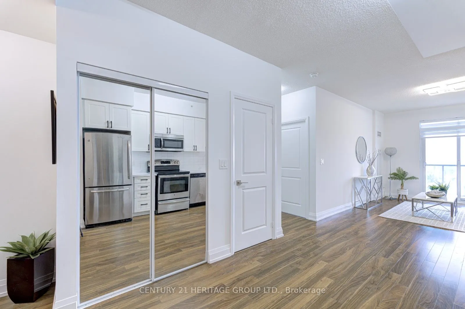 7171 Yonge Street, #1112
