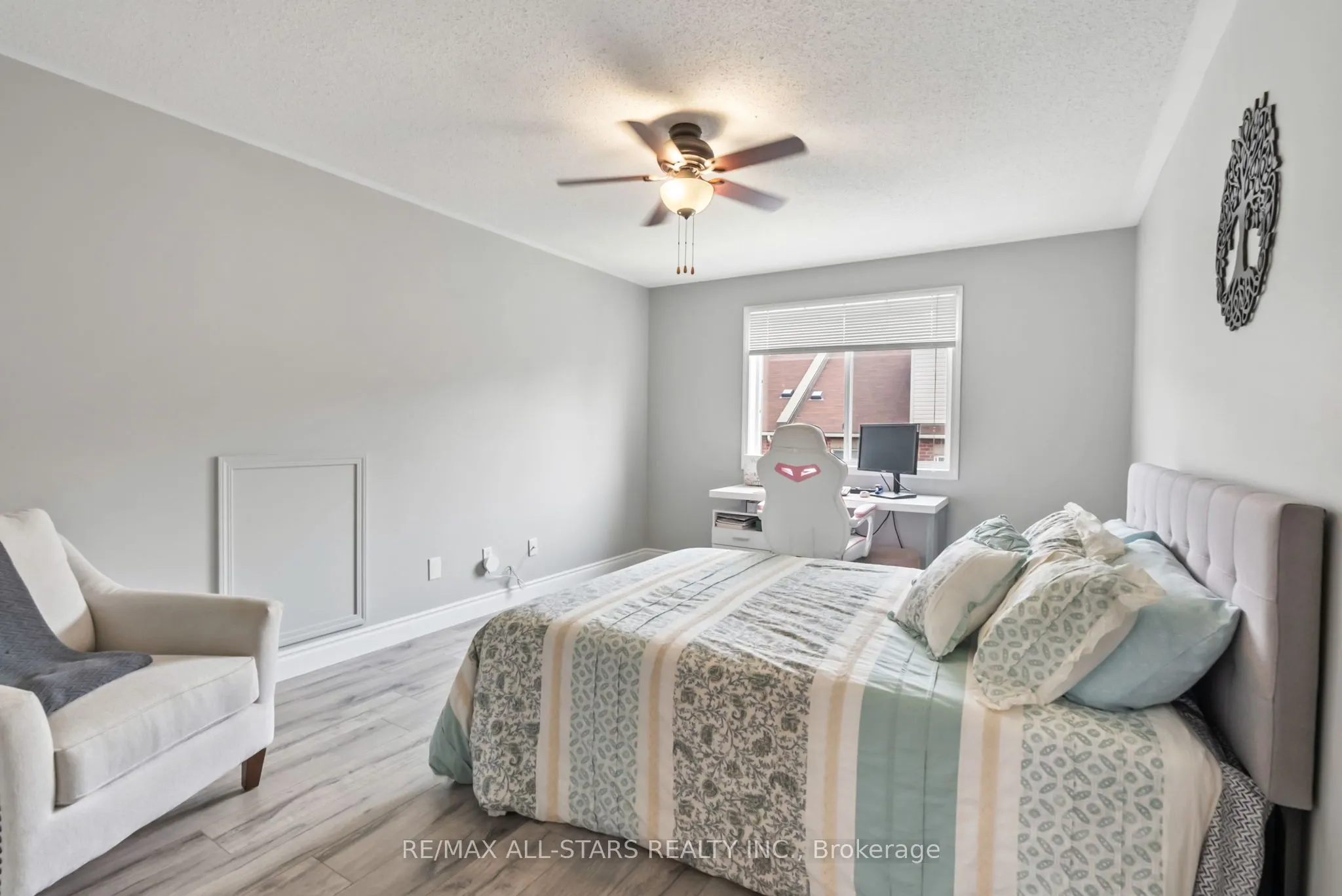 32 Meadows End Crescent