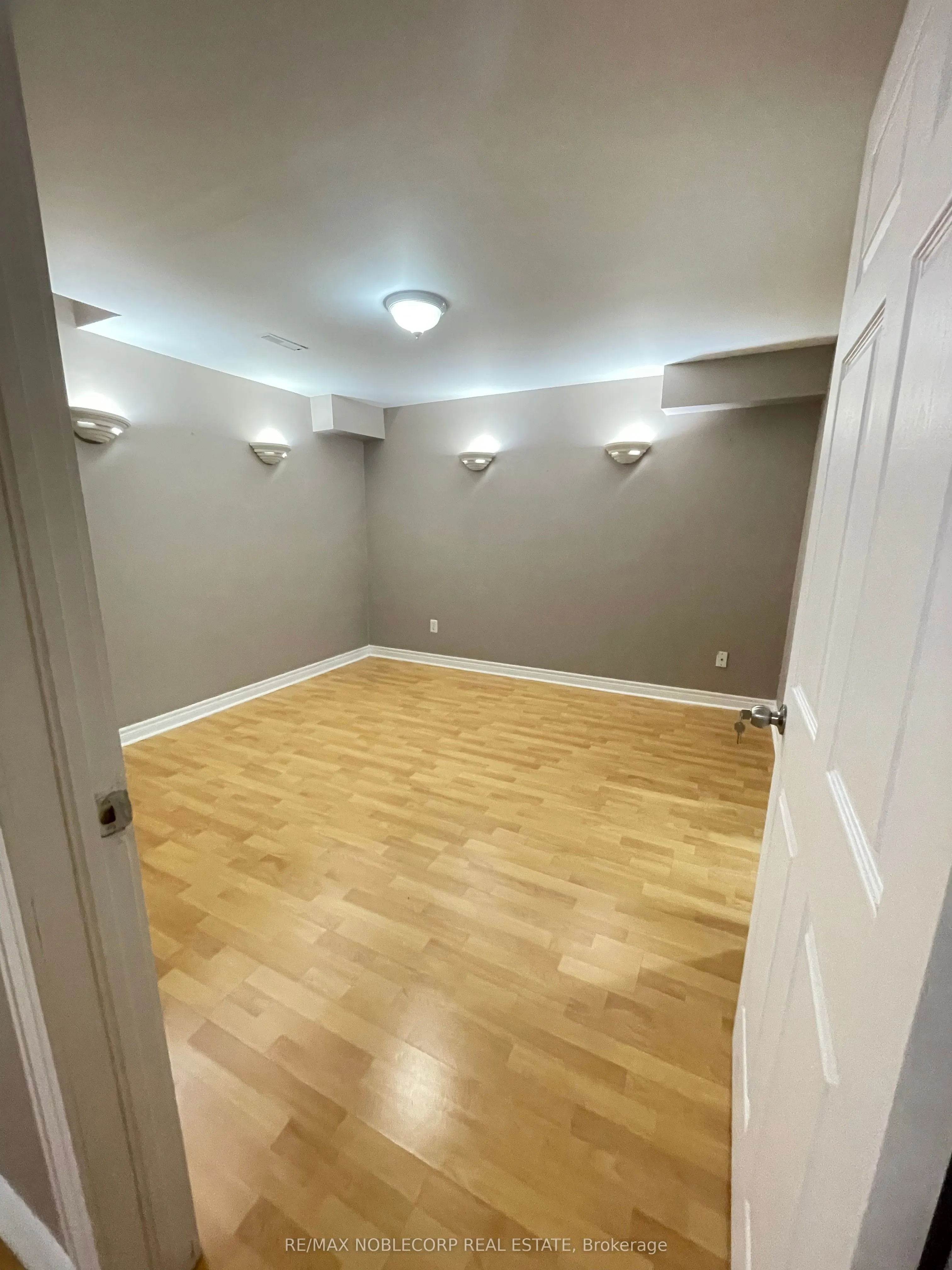 18 Kingly Crest Way, #Bsmt