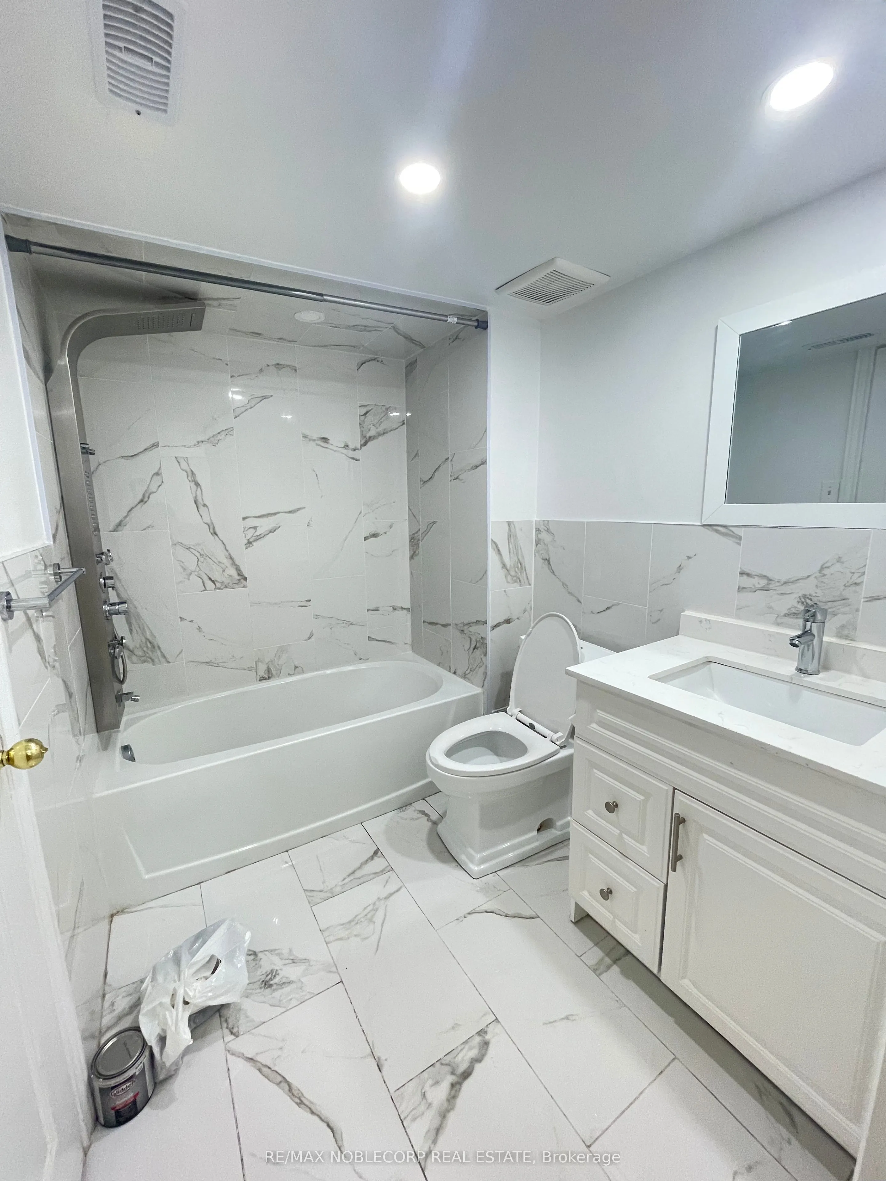 18 Kingly Crest Way, #Bsmt