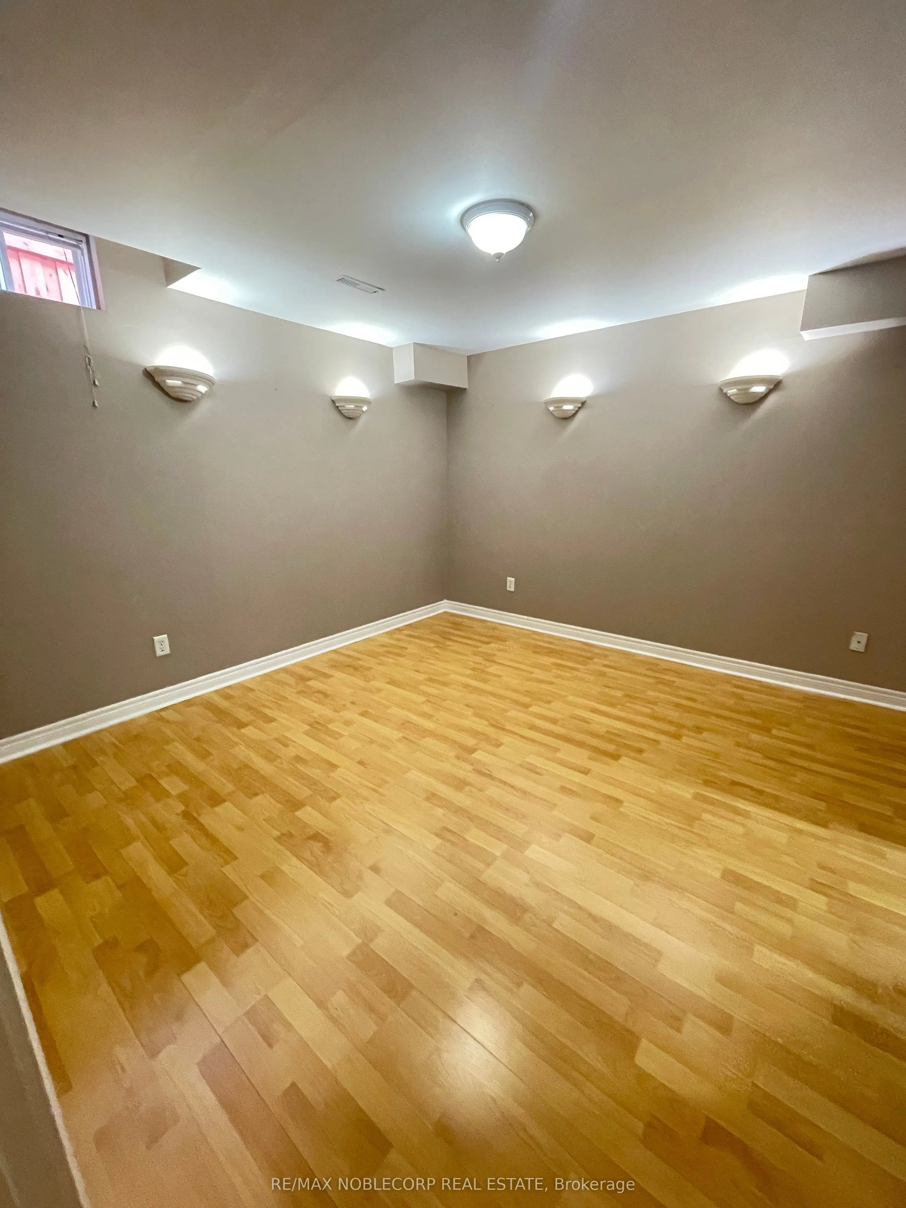 18 Kingly Crest Way, #Bsmt