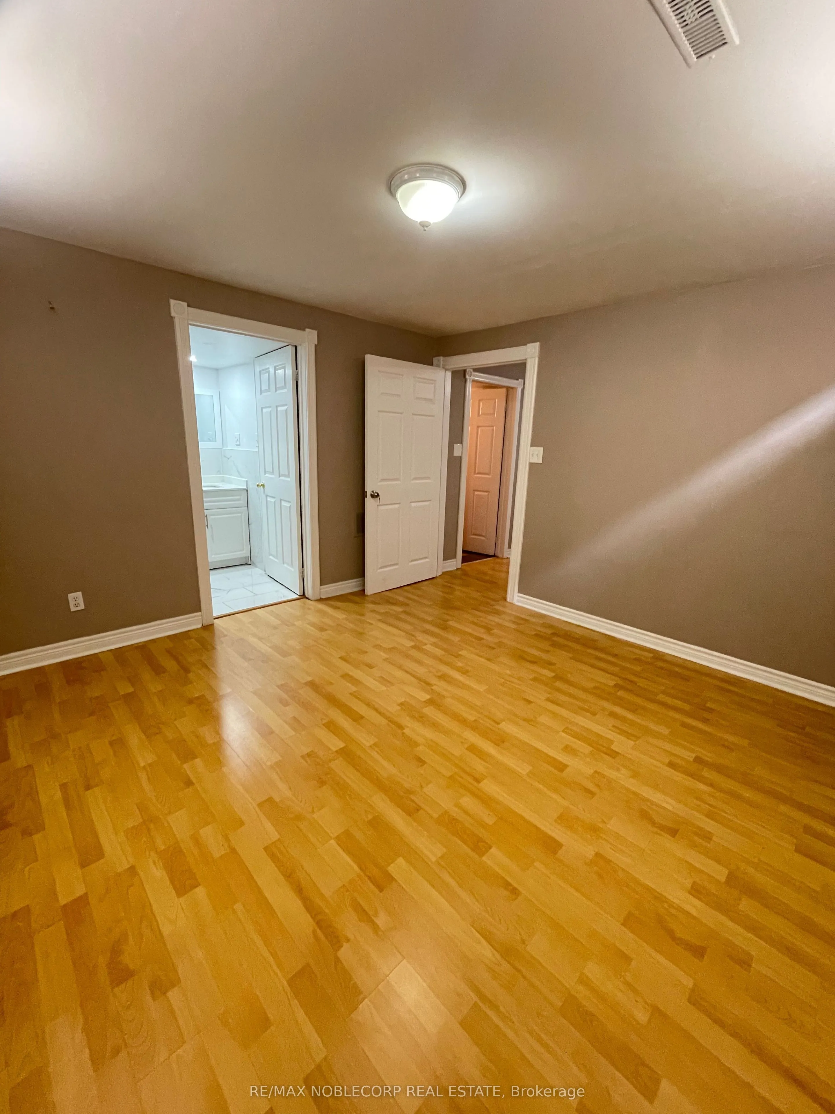 18 Kingly Crest Way, #Bsmt
