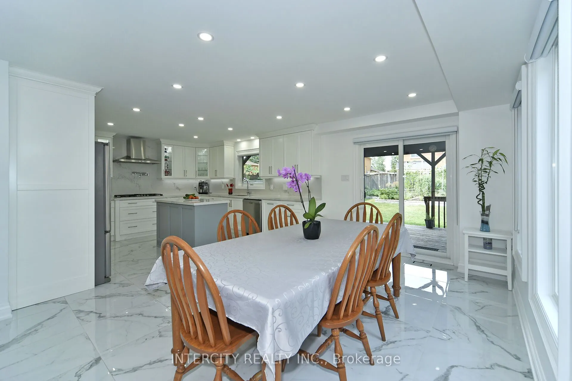 137 Largo Crescent