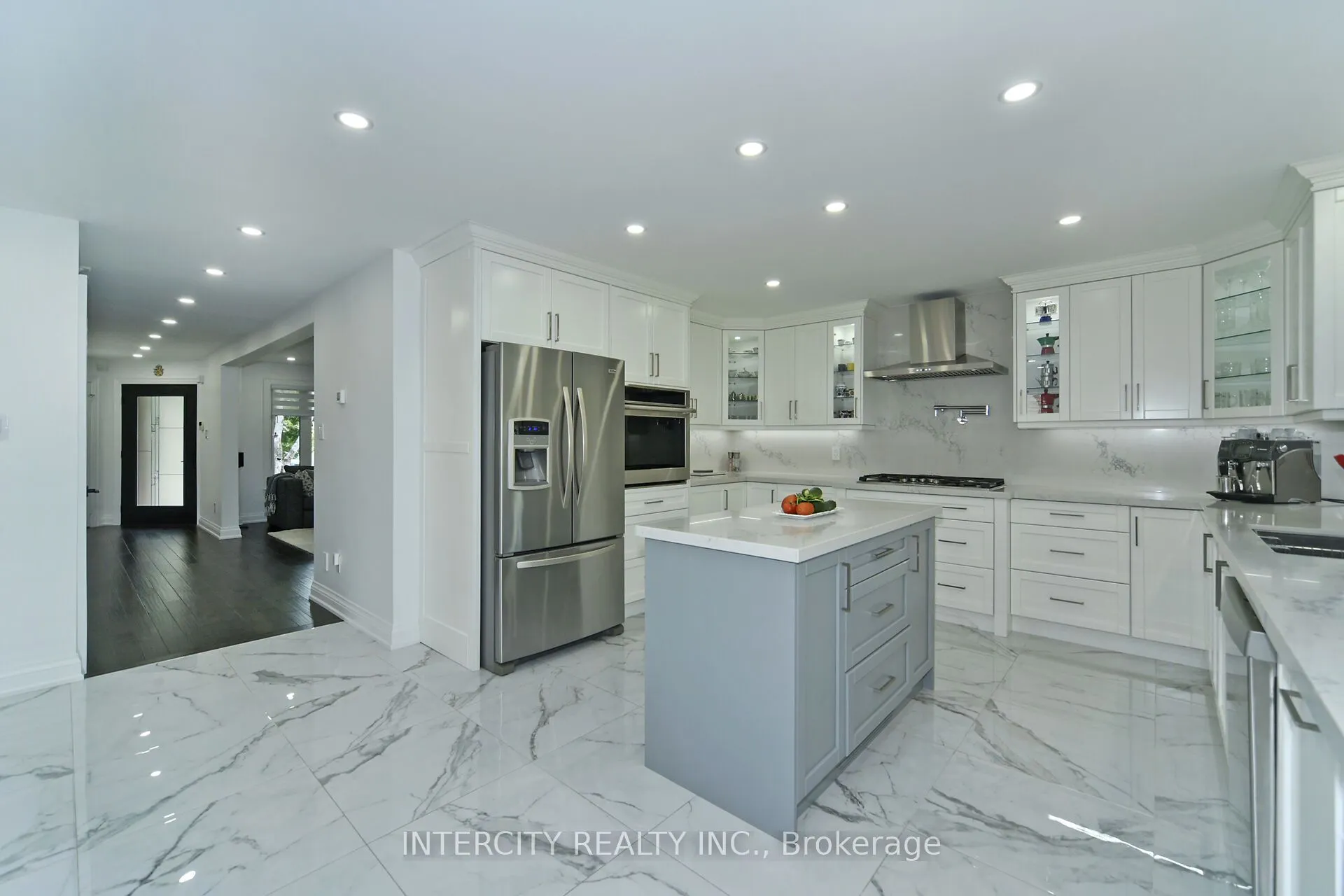 137 Largo Crescent