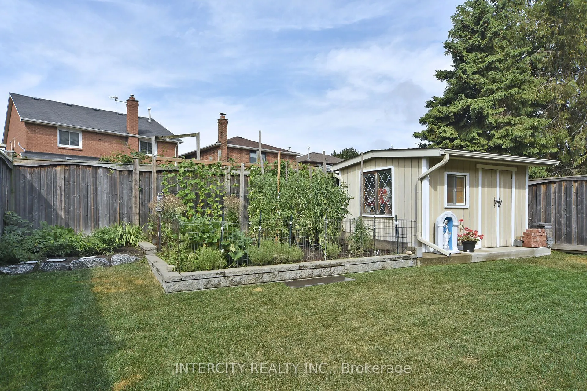137 Largo Crescent
