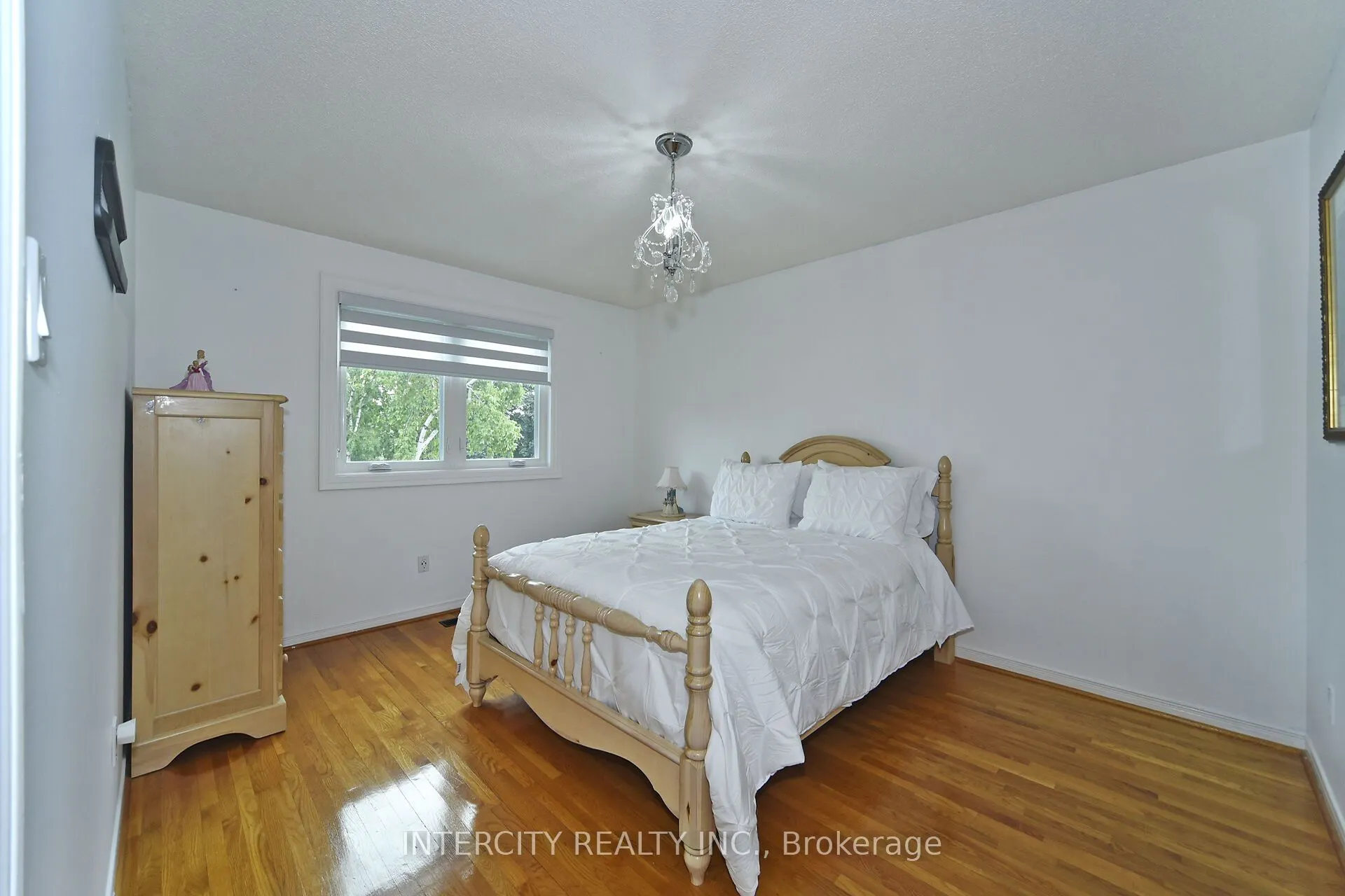 137 Largo Crescent