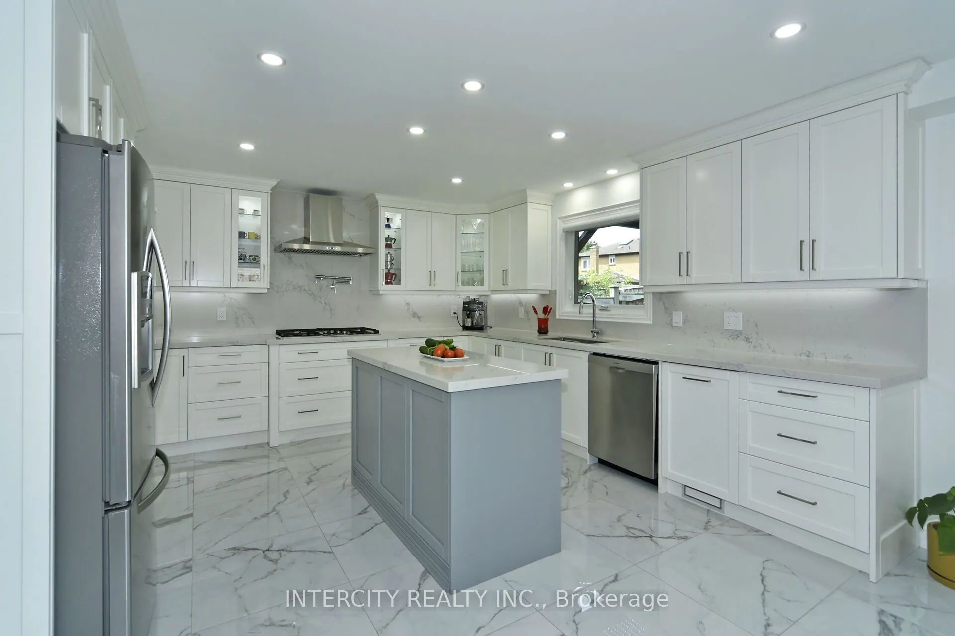 137 Largo Crescent
