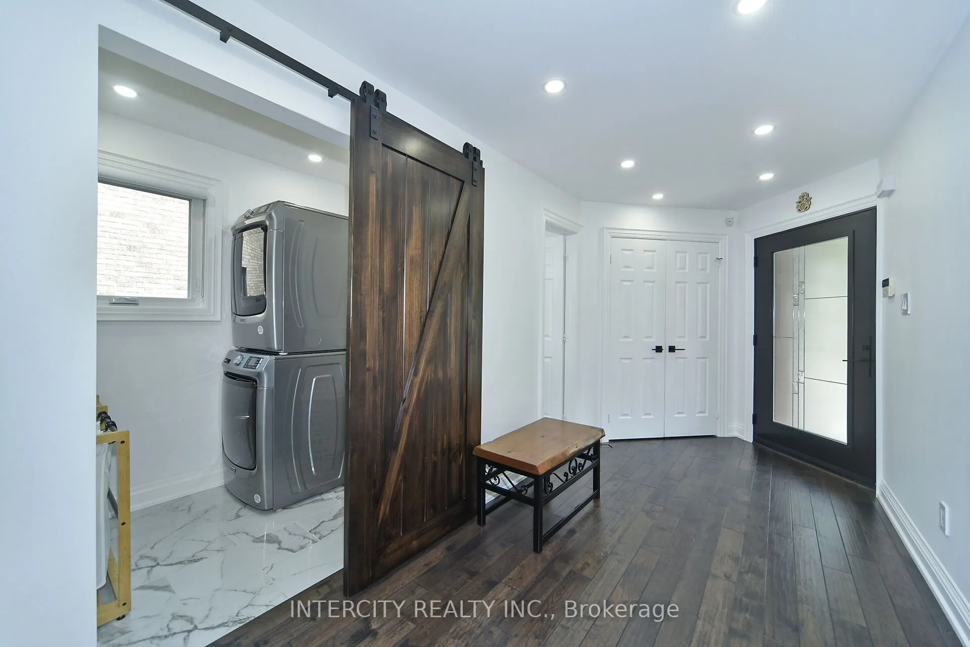 137 Largo Crescent