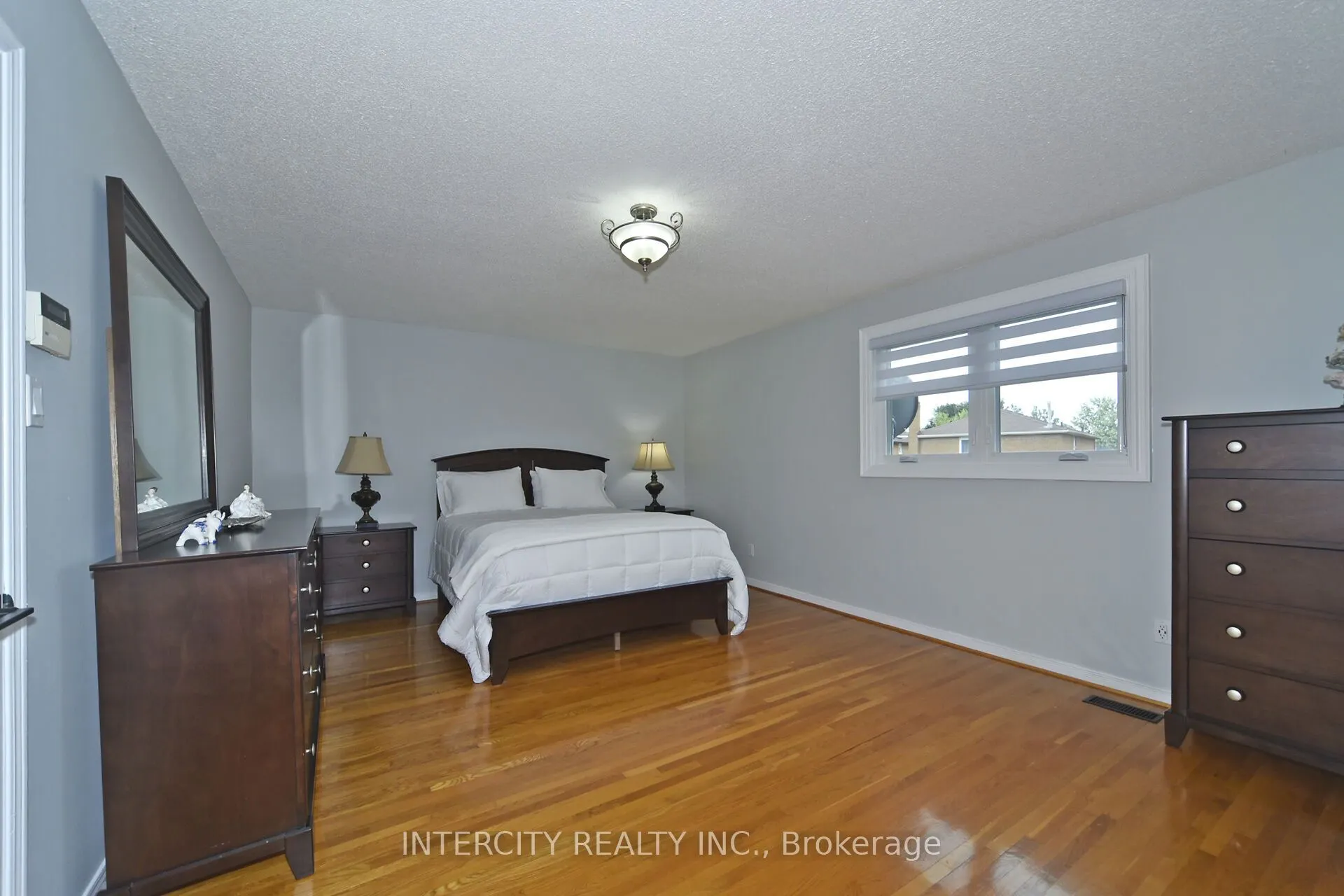 137 Largo Crescent