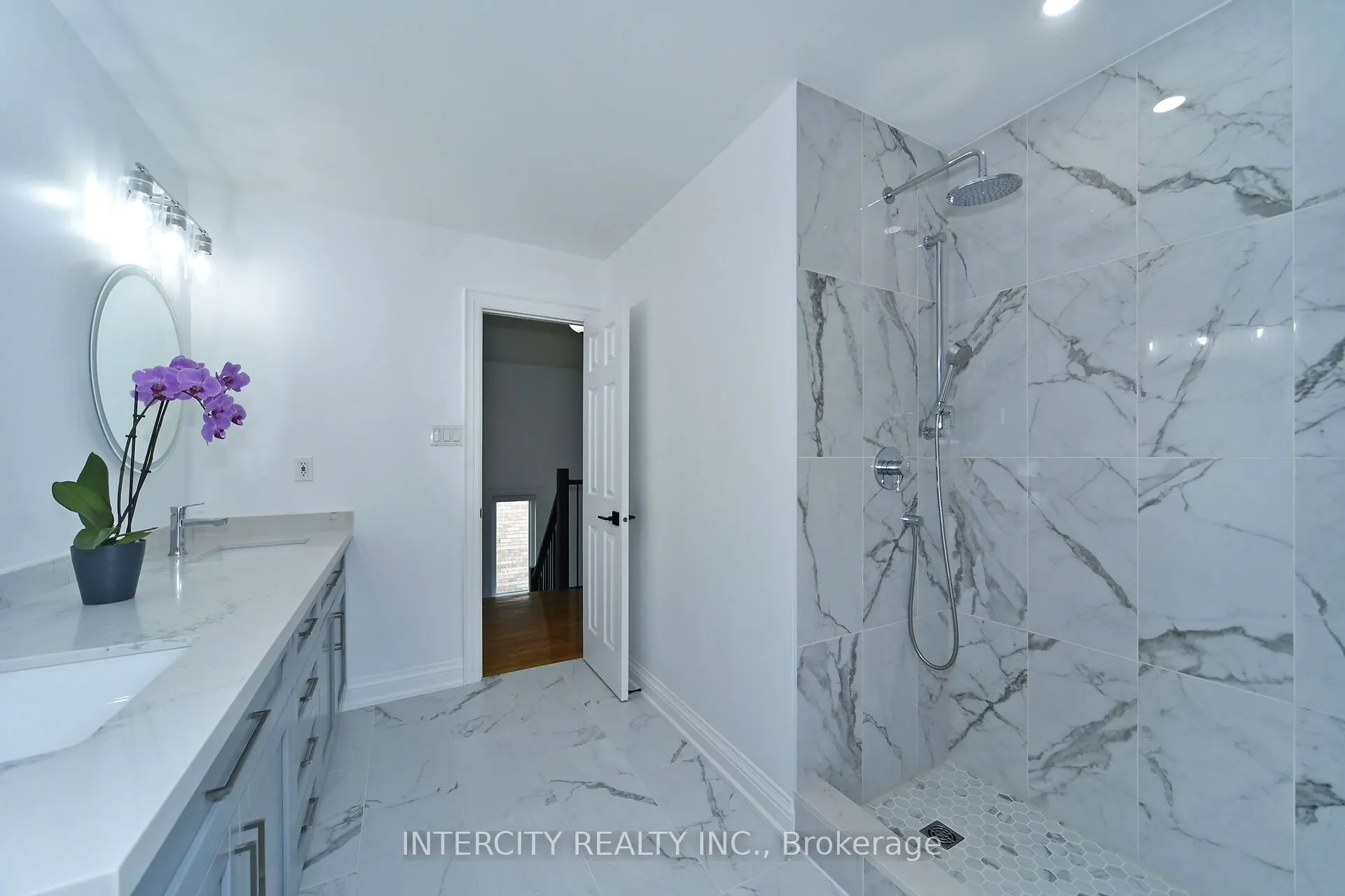 137 Largo Crescent