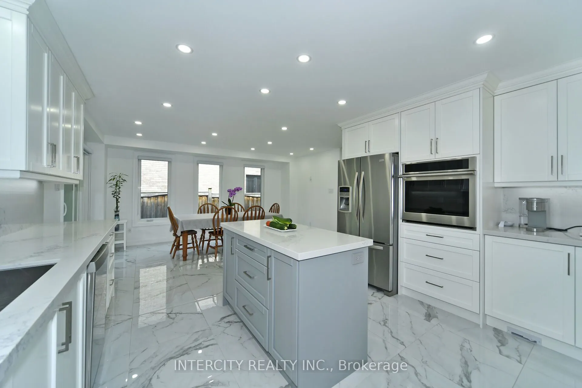 137 Largo Crescent