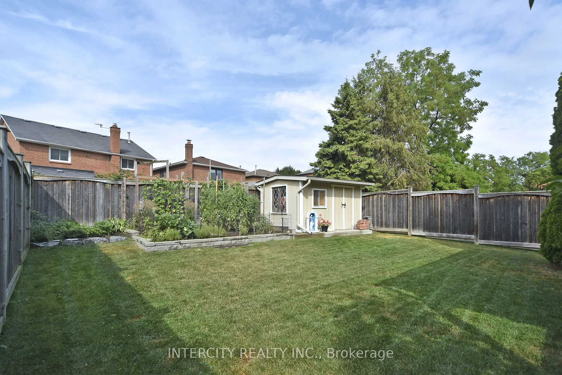 137 Largo Crescent