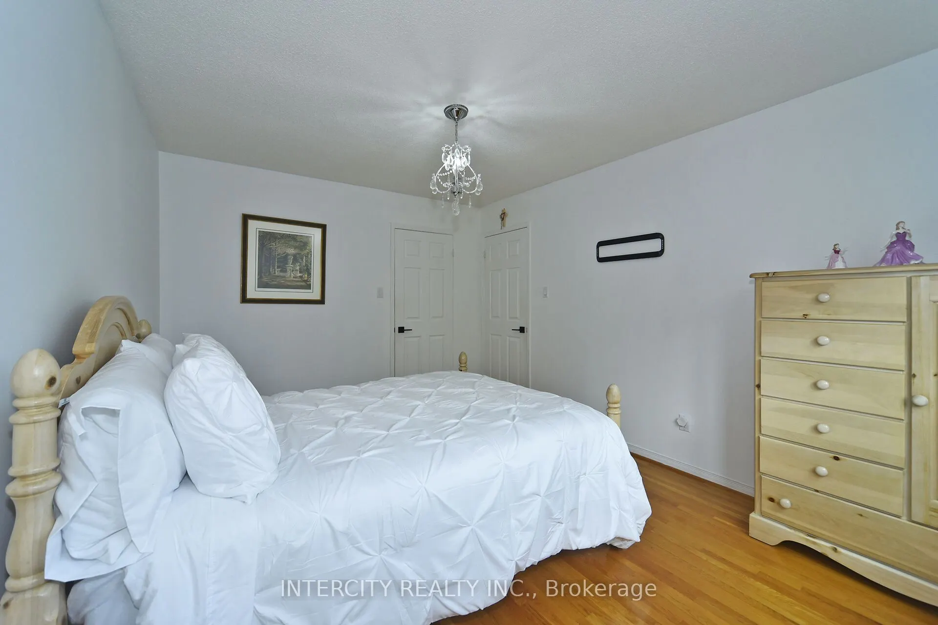 137 Largo Crescent