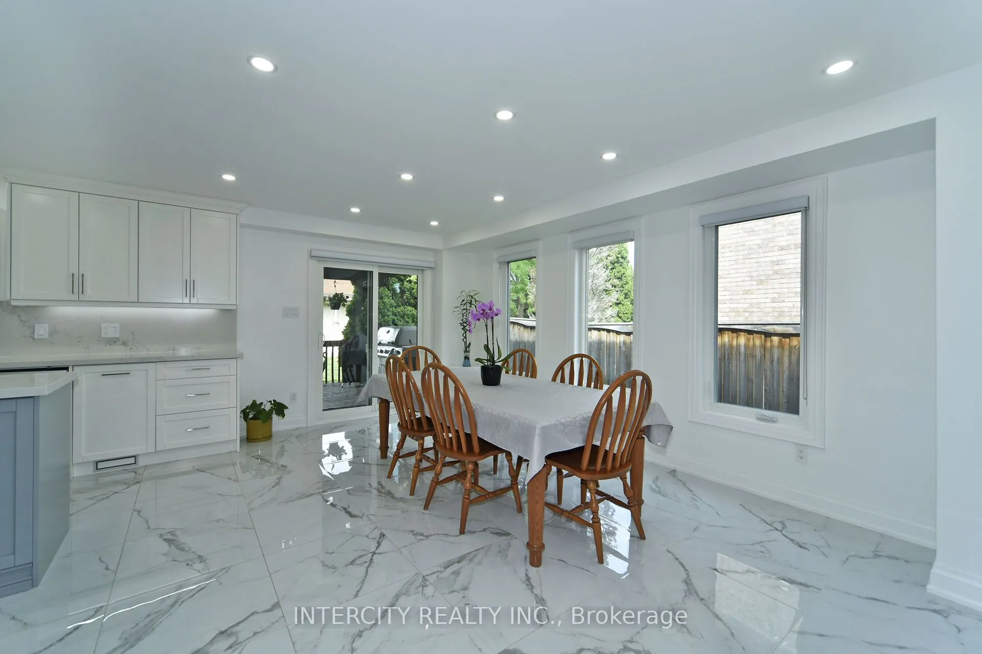 137 Largo Crescent