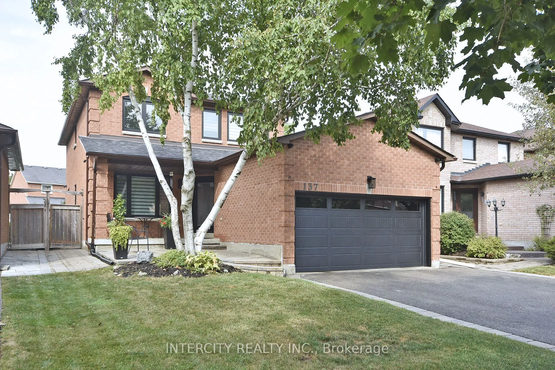 137 Largo Crescent