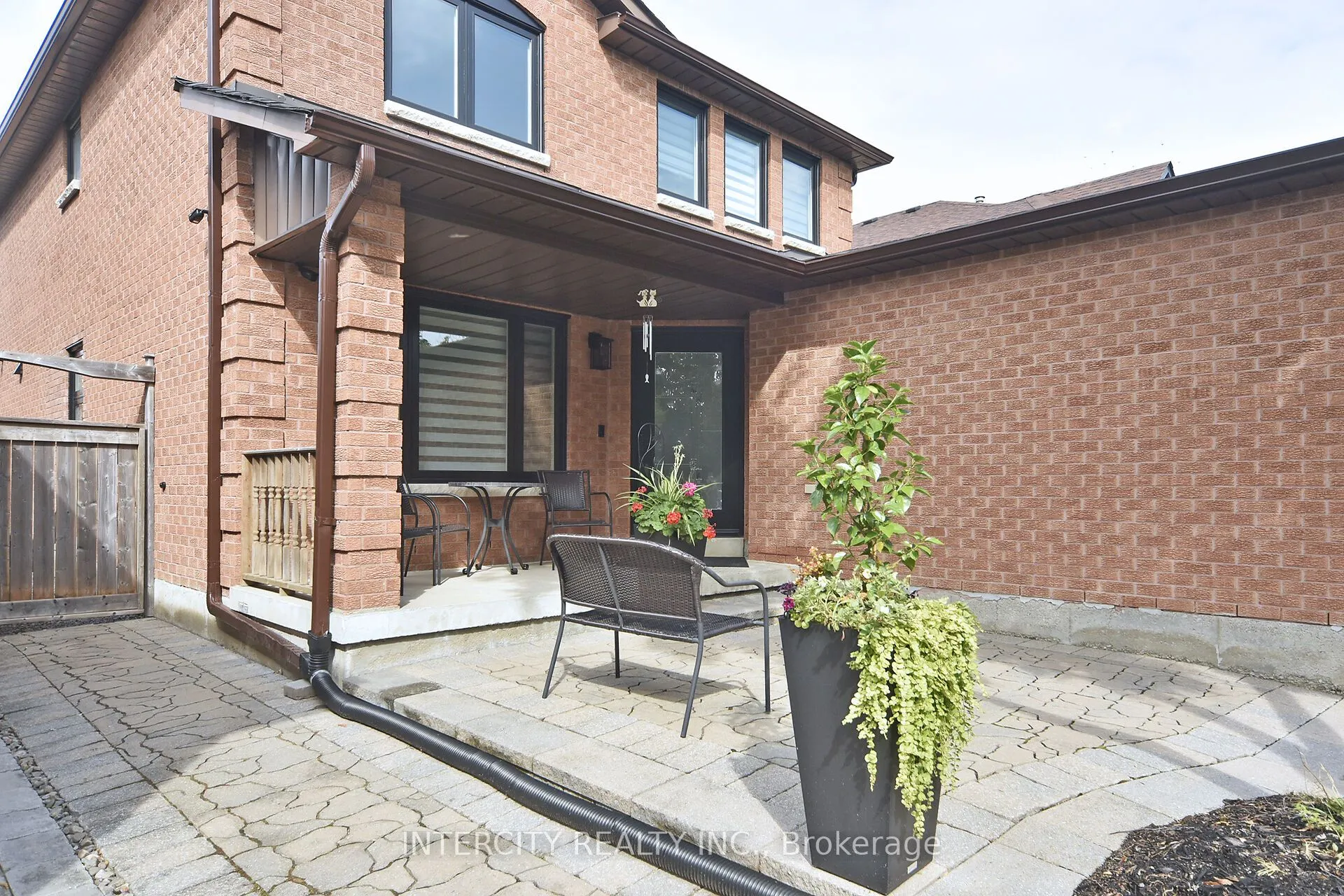 137 Largo Crescent