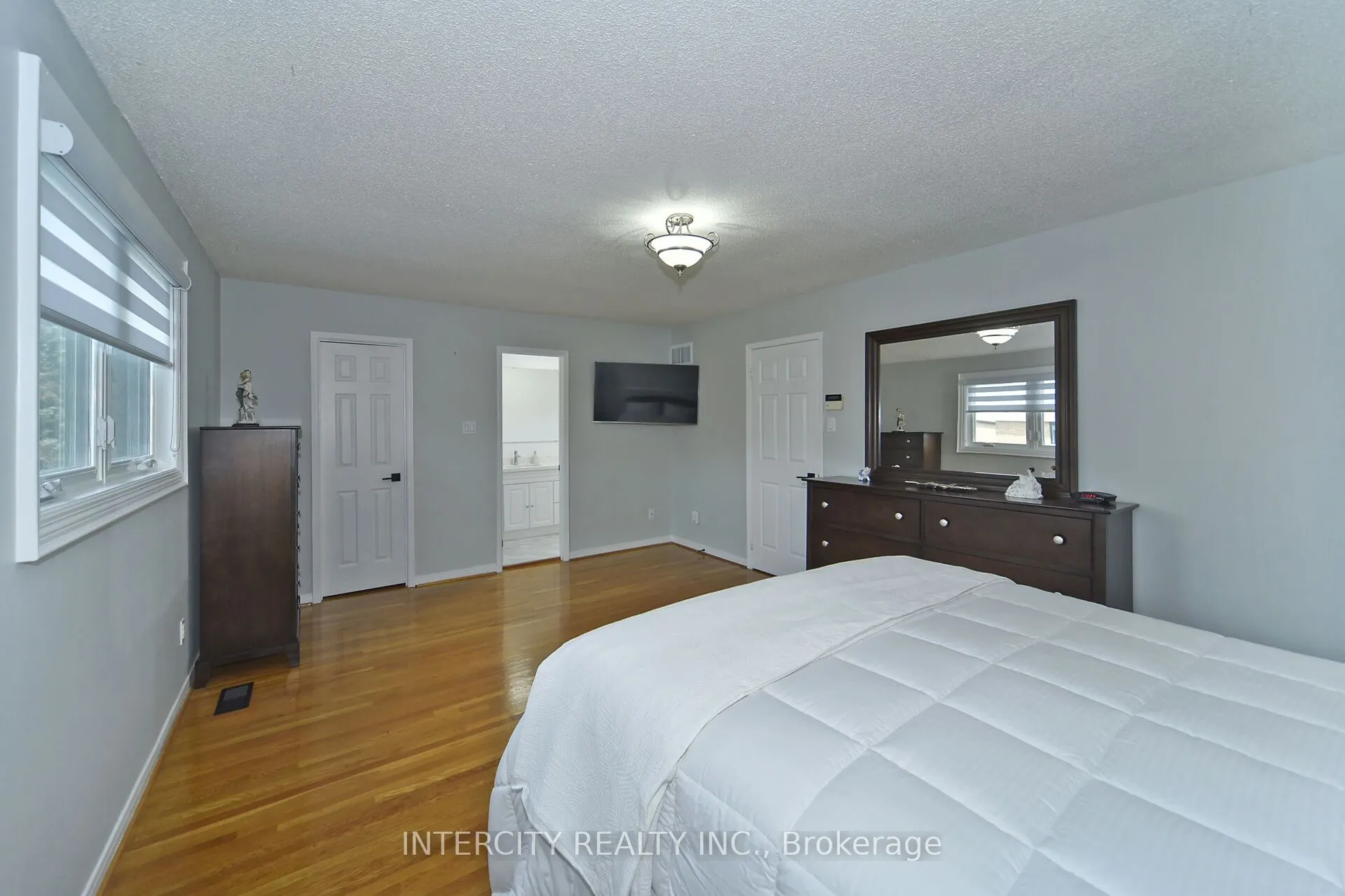 137 Largo Crescent