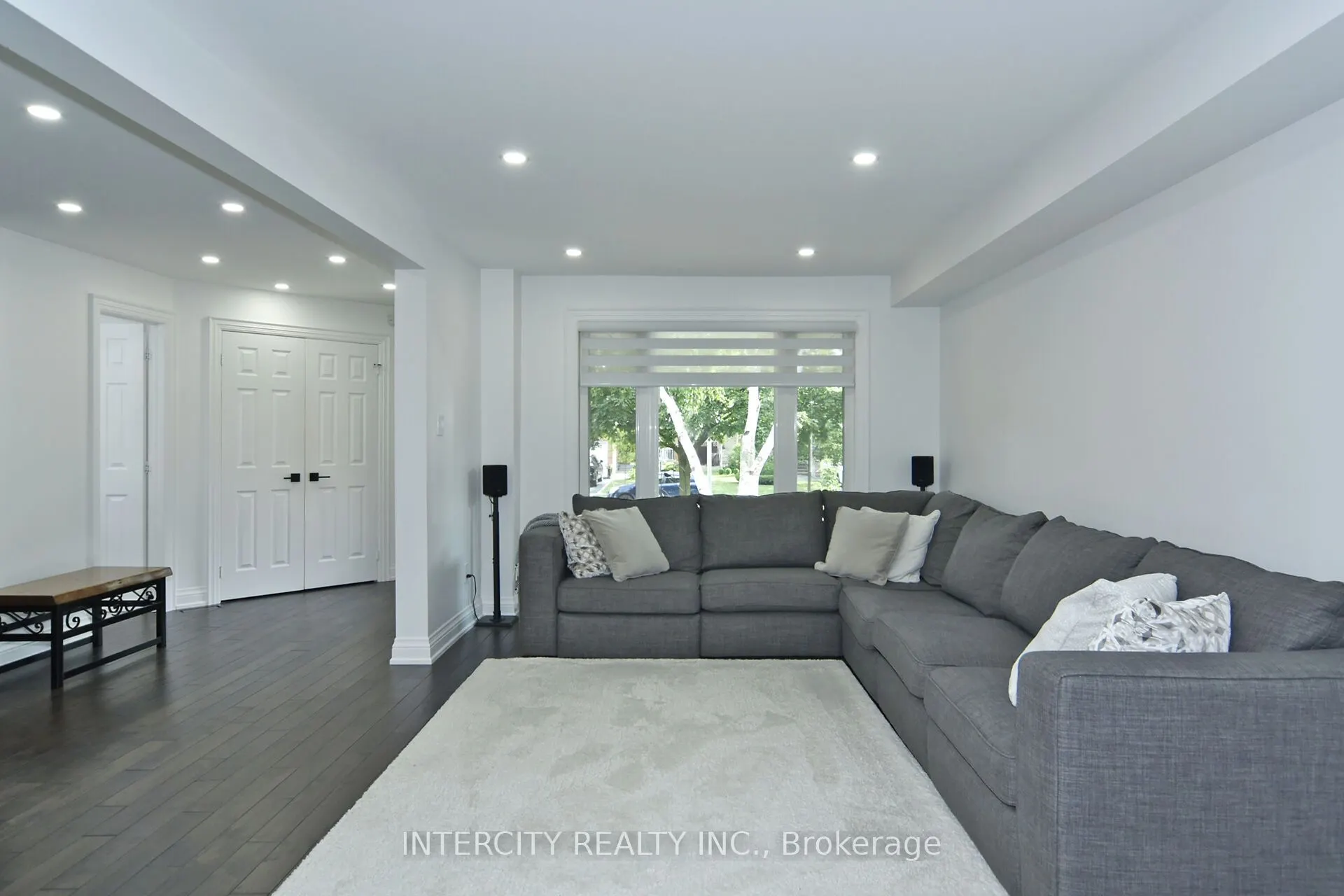 137 Largo Crescent