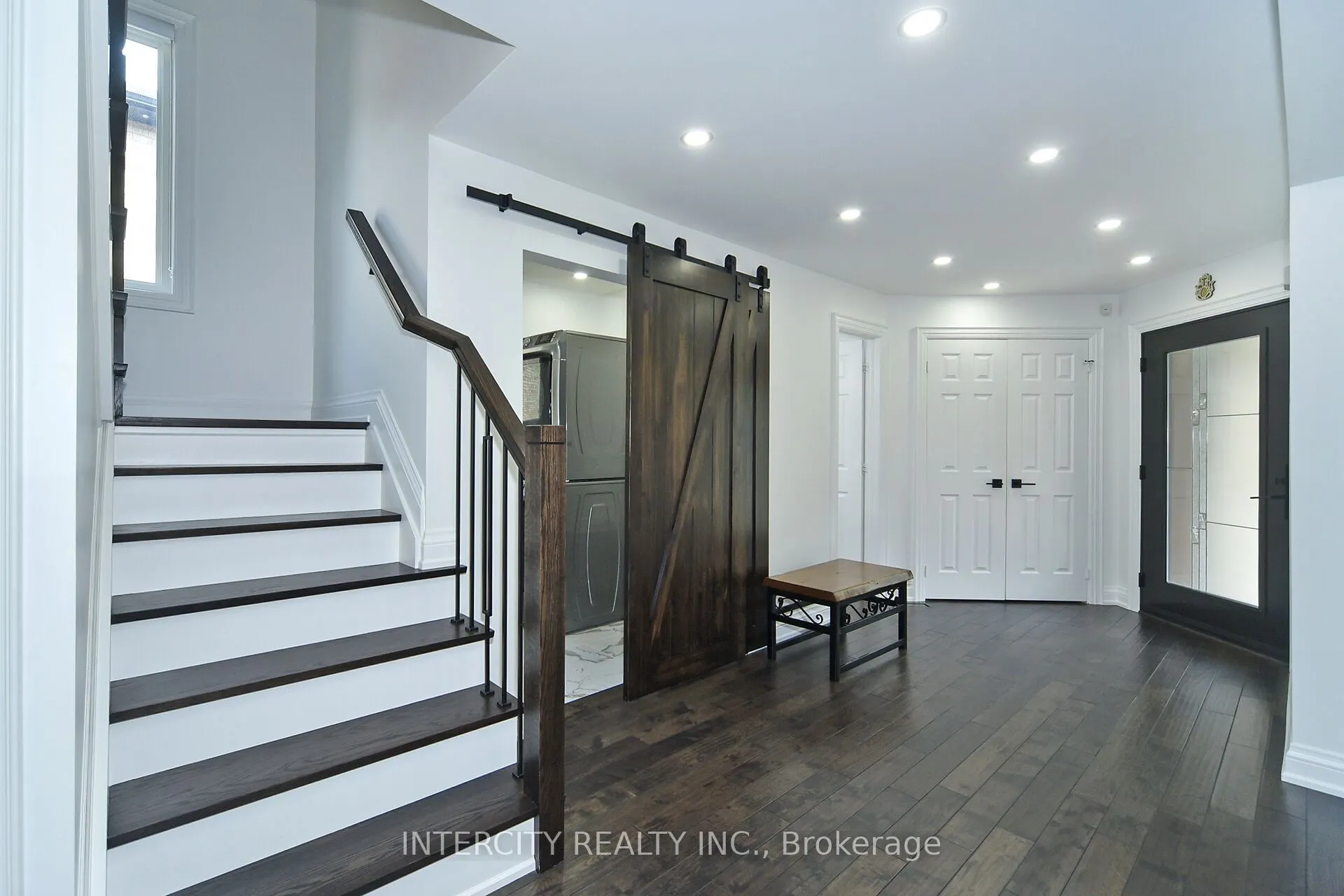 137 Largo Crescent