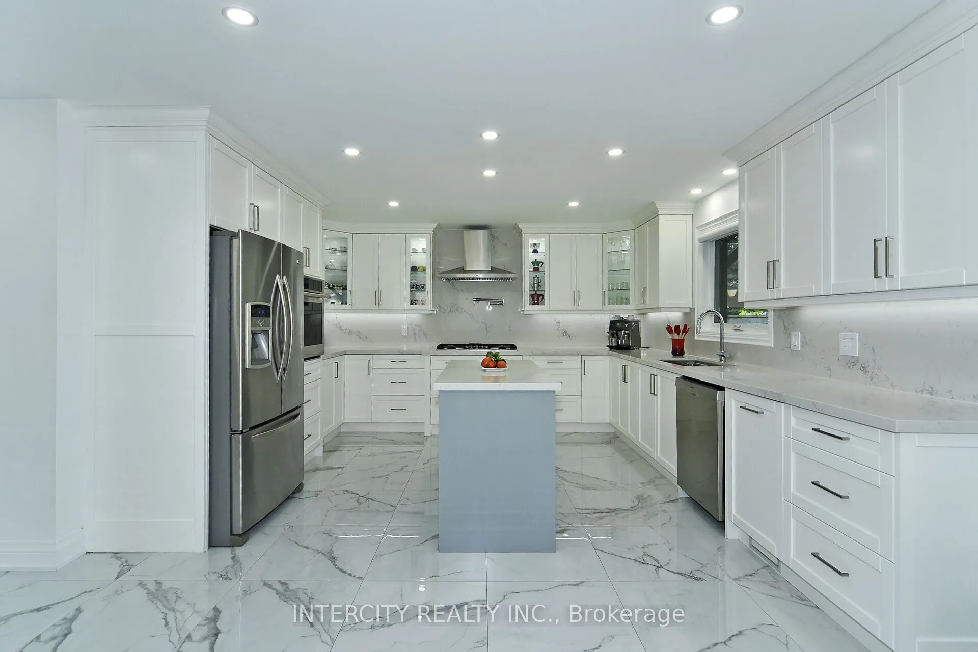 137 Largo Crescent