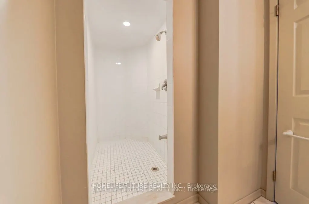 160 Wellington Street E, #314