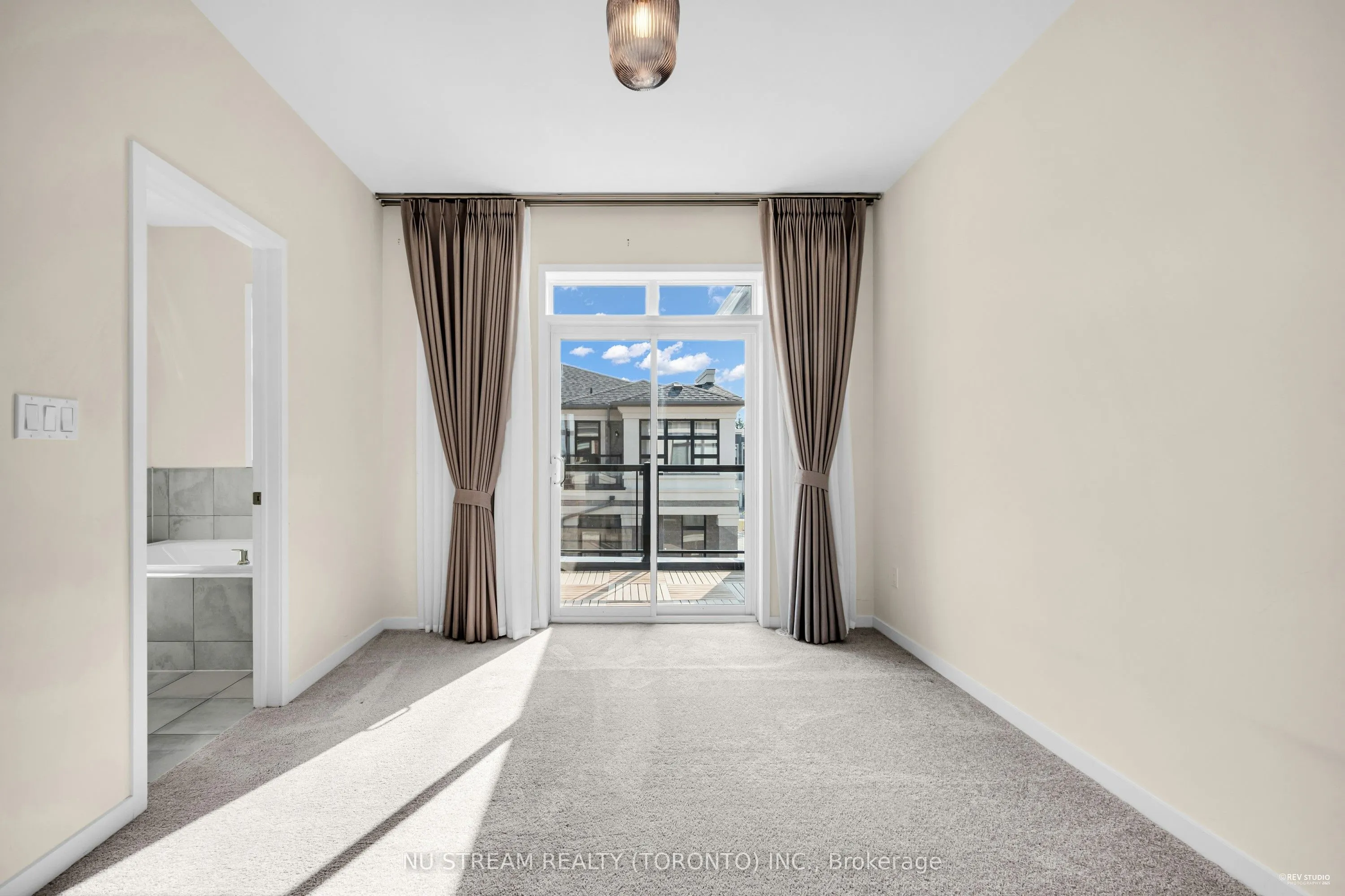 4 Pantheon Lane