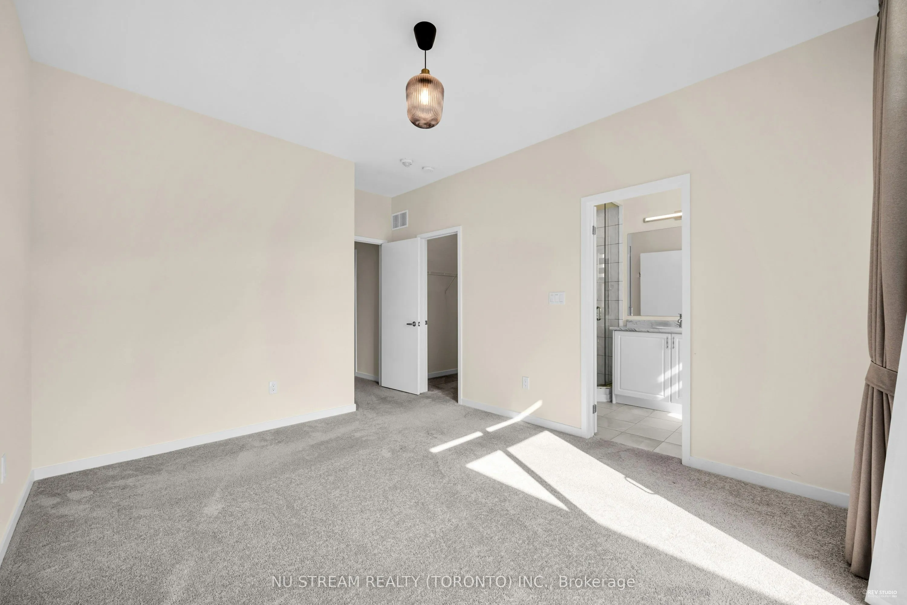 4 Pantheon Lane