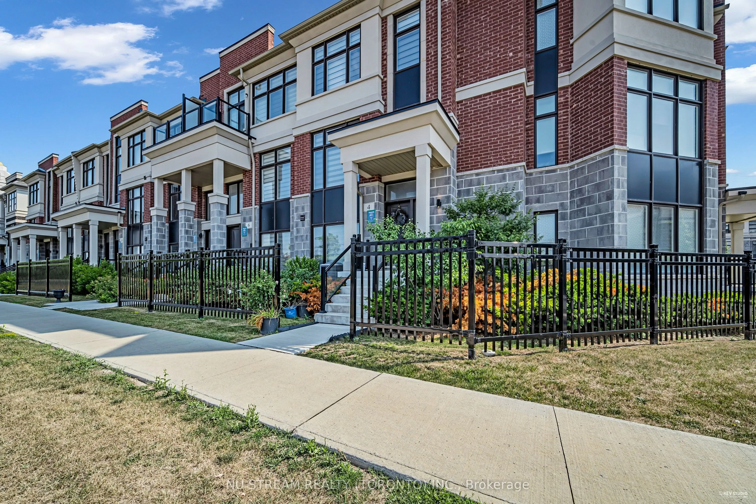 4 Pantheon Lane
