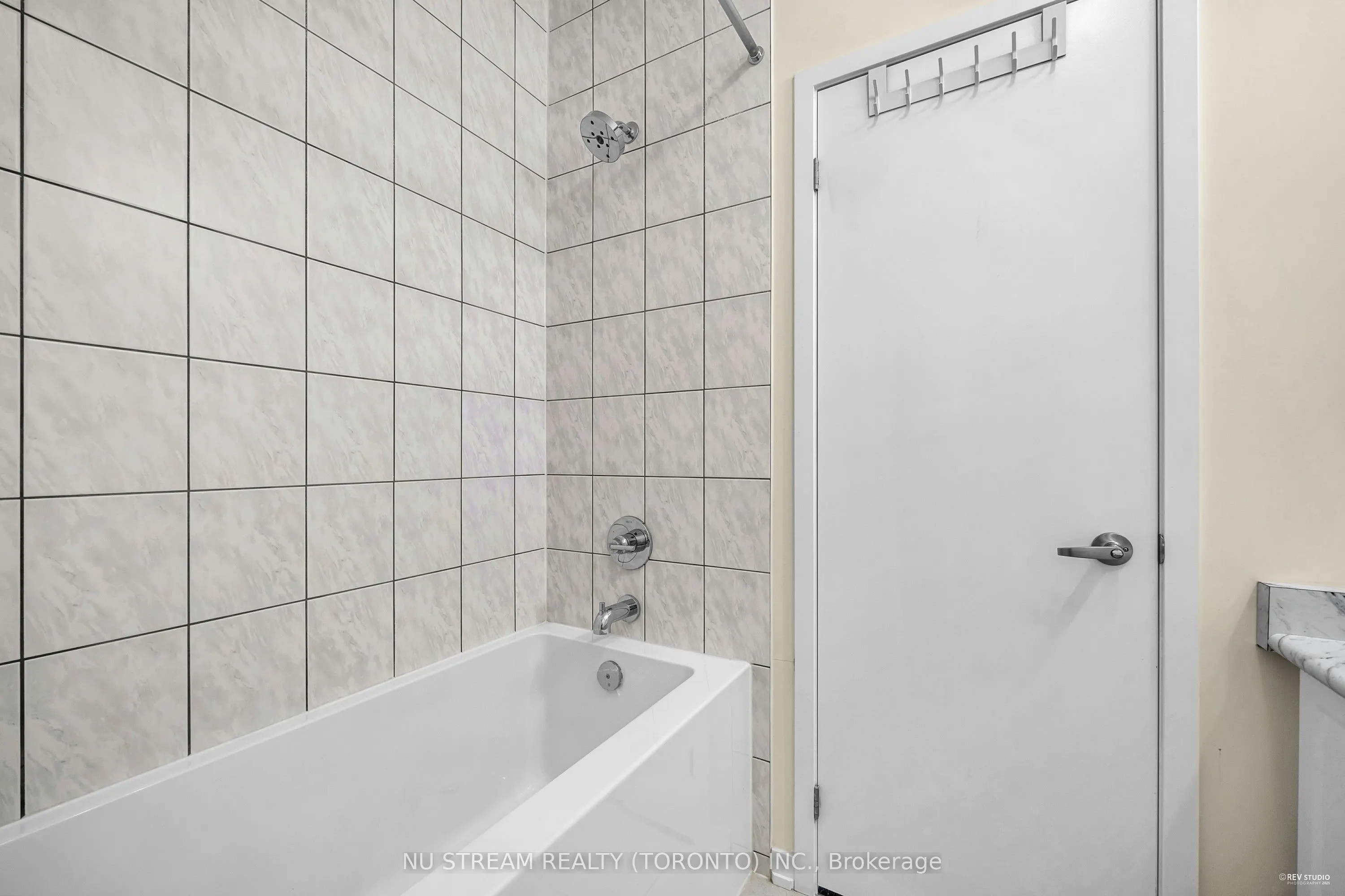 4 Pantheon Lane