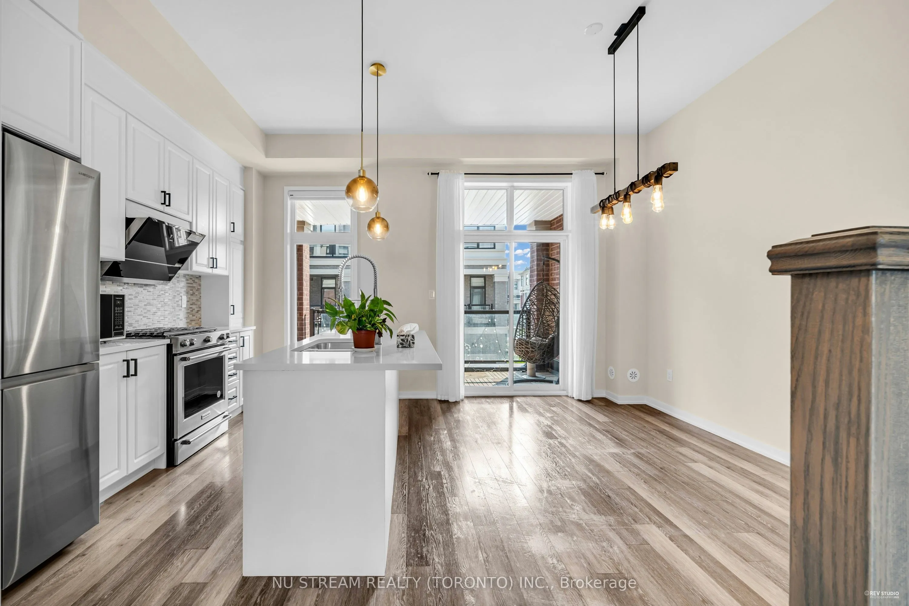 4 Pantheon Lane